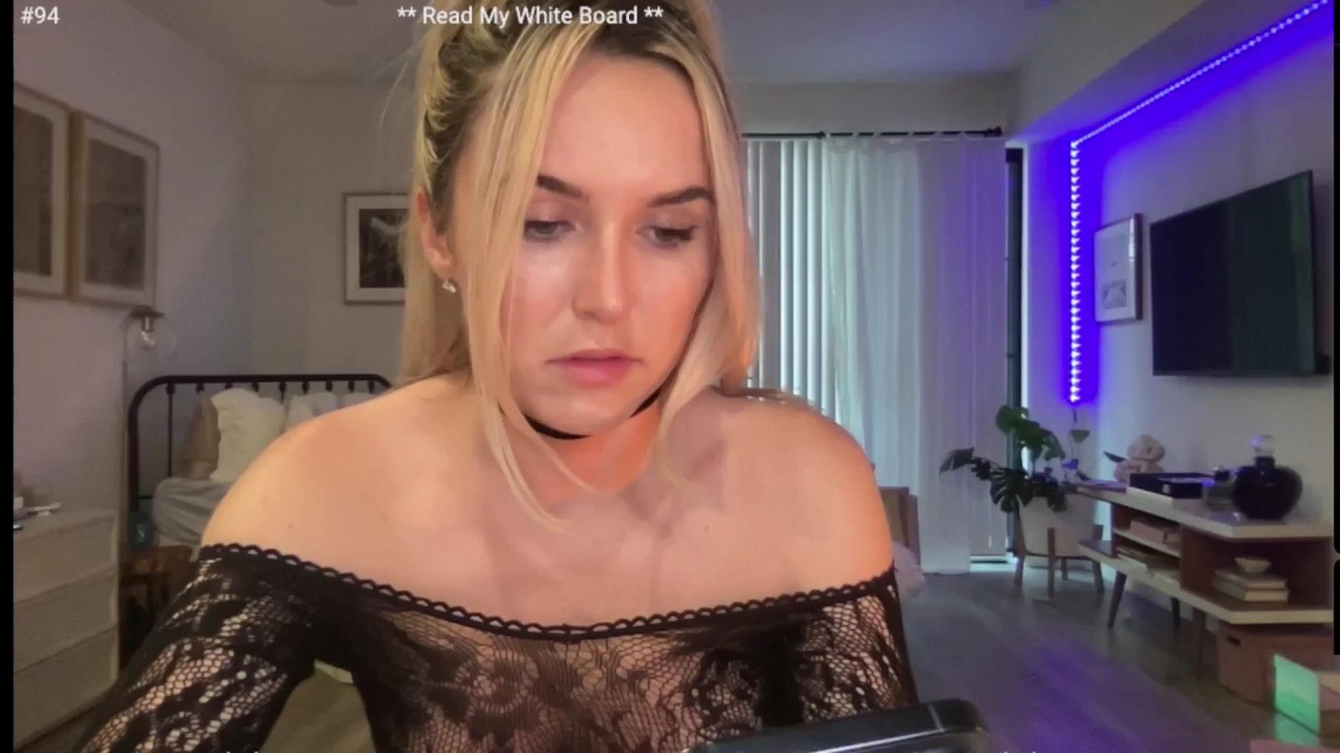 Gallery image thumbnail from cutiepiekayla's myfreecams stream on, 06/04/2024, 24:39 image 12 of 20