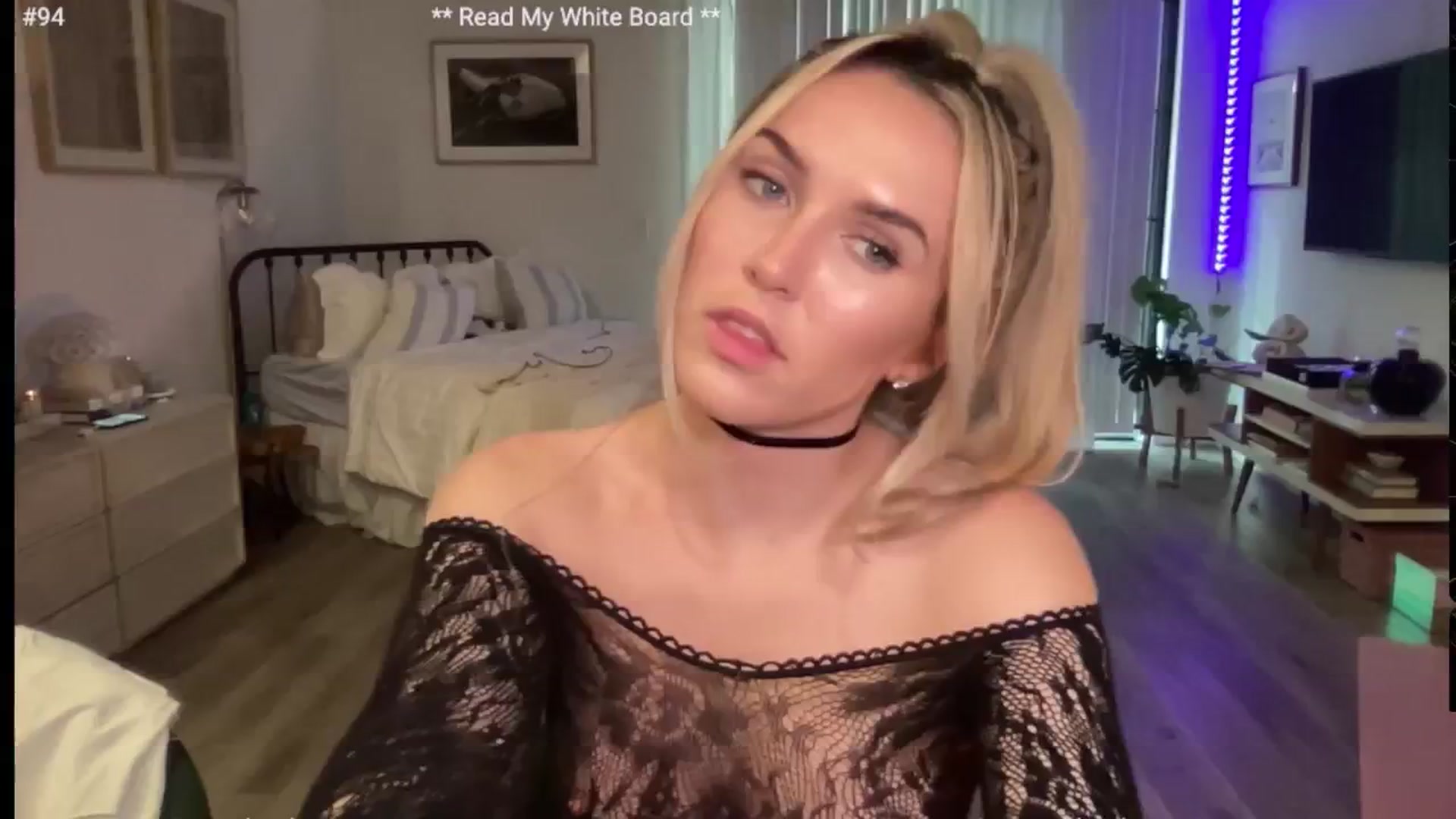 Gallery image thumbnail from cutiepiekayla's myfreecams stream on, 06/04/2024, 24:39 image 17 of 20