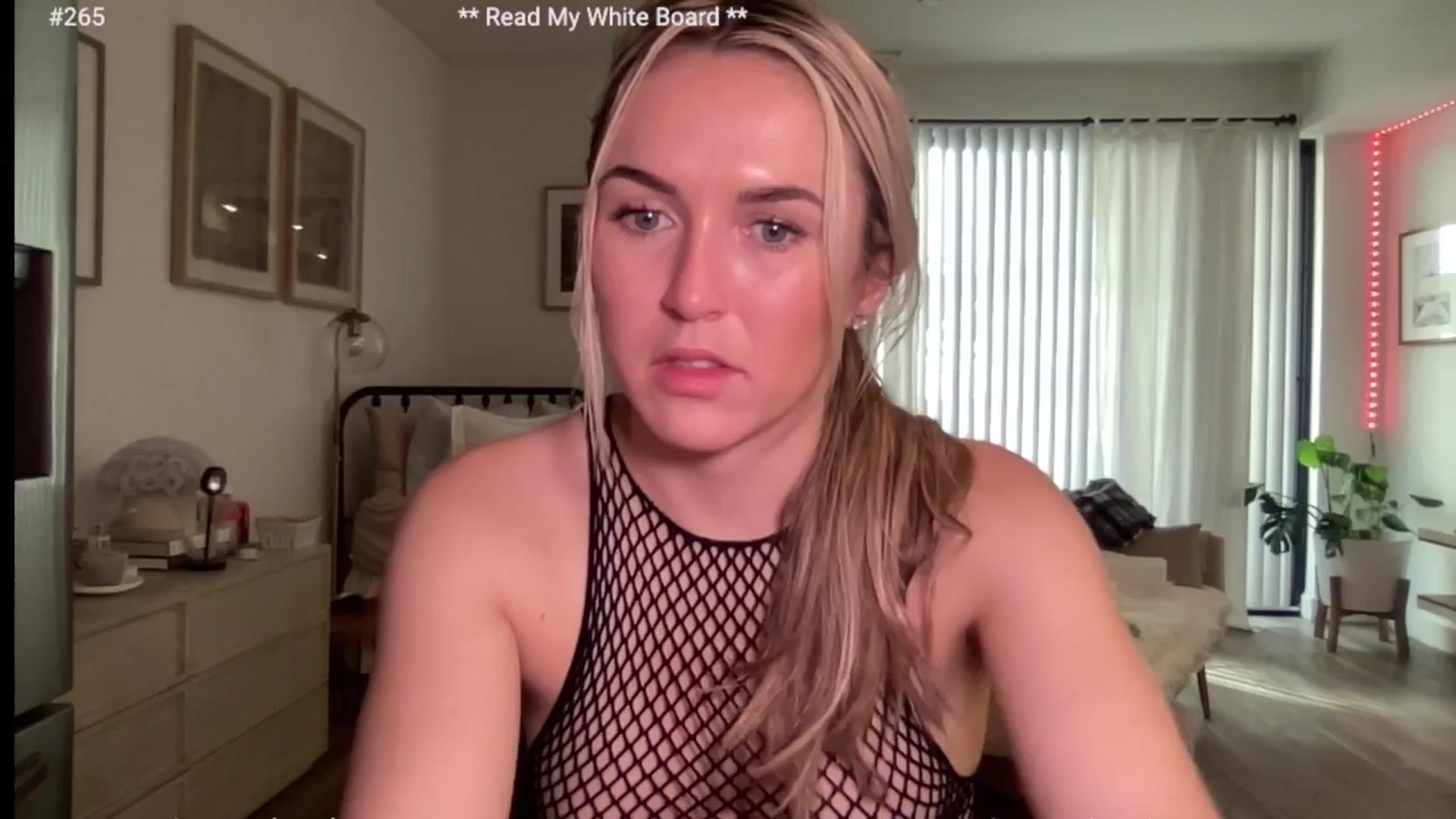 Gallery image thumbnail from cutiepiekayla's myfreecams stream on, 06/15/2024, 02:40 image 2 of 20