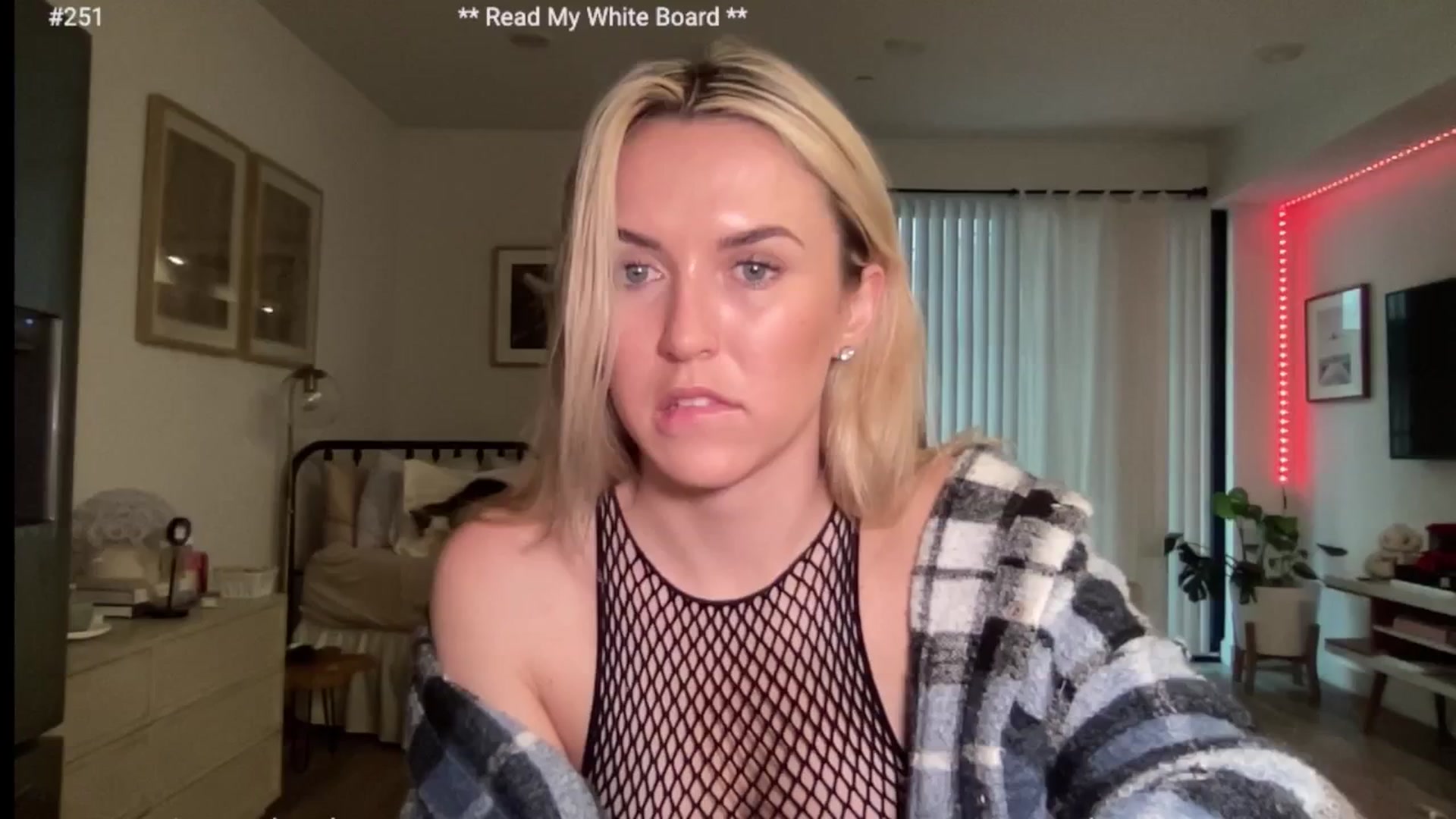 Gallery image thumbnail from cutiepiekayla's myfreecams stream on, 06/15/2024, 02:40 image 14 of 20