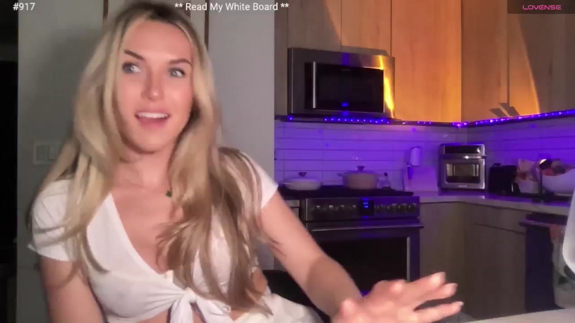 Gallery image thumbnail from cutiepiekayla's myfreecams stream on, 07/30/2024, 01:19 image 10 of 20