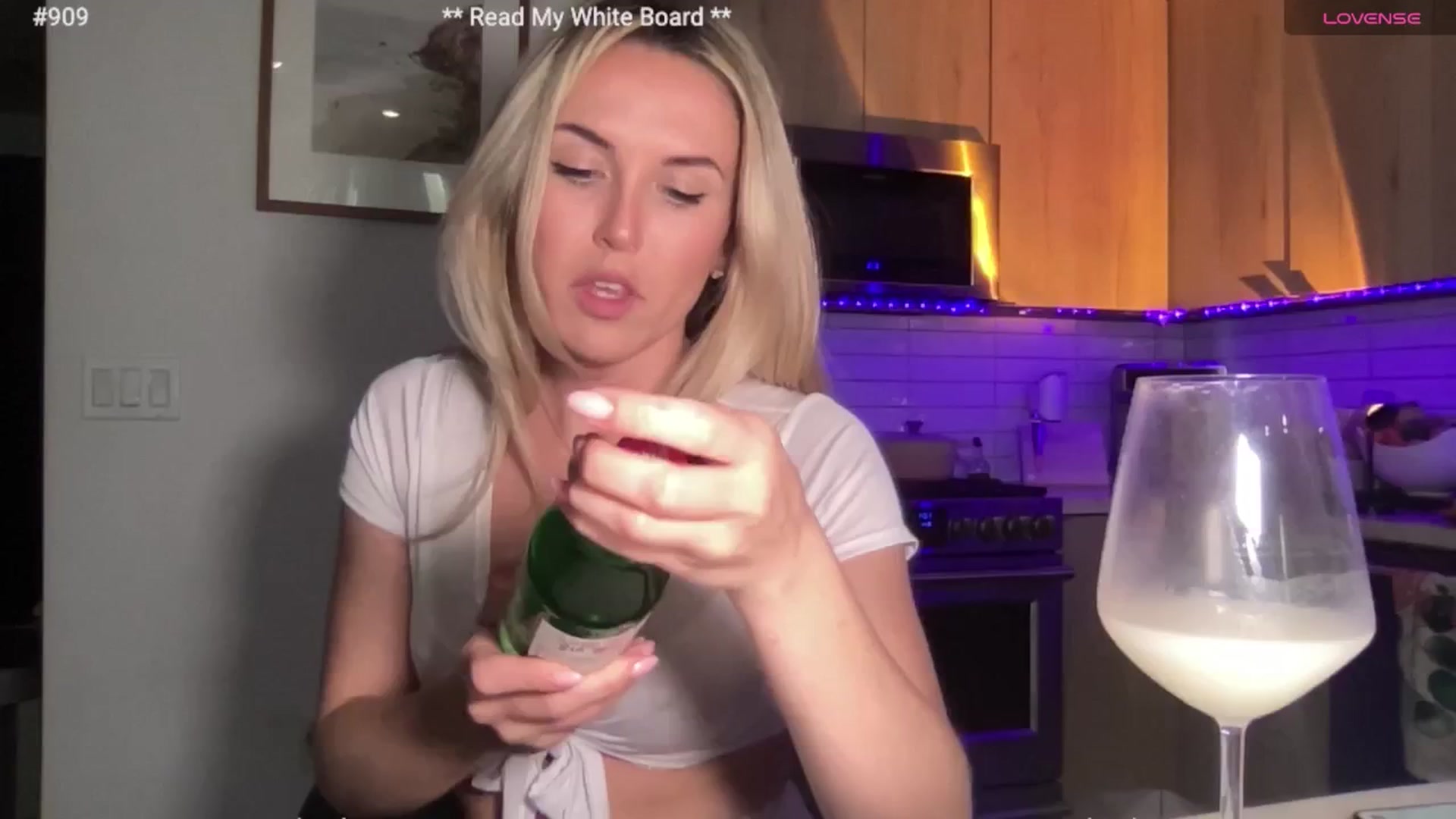 Gallery image thumbnail from cutiepiekayla's myfreecams stream on, 07/30/2024, 01:19 image 19 of 20