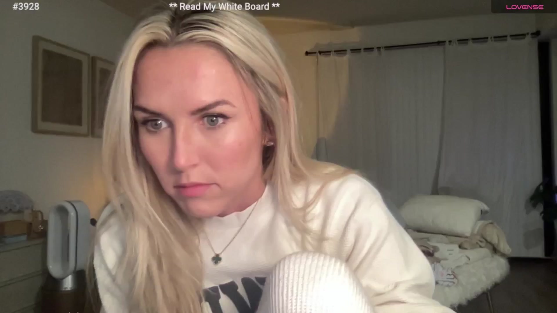 Gallery image thumbnail from cutiepiekayla's myfreecams stream on, 08/03/2024, 03:38 image 16 of 20