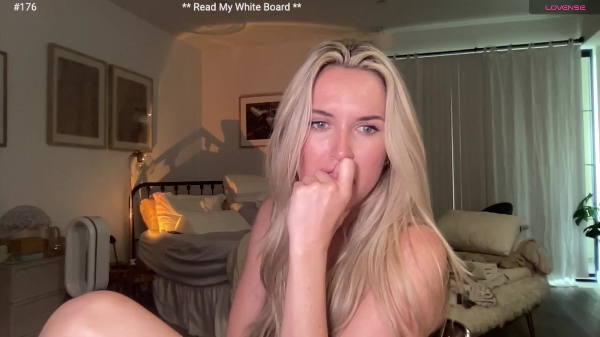 Gallery image thumbnail from cutiepiekayla's myfreecams stream on, 08/04/2024, 01:01 image 15 of 20