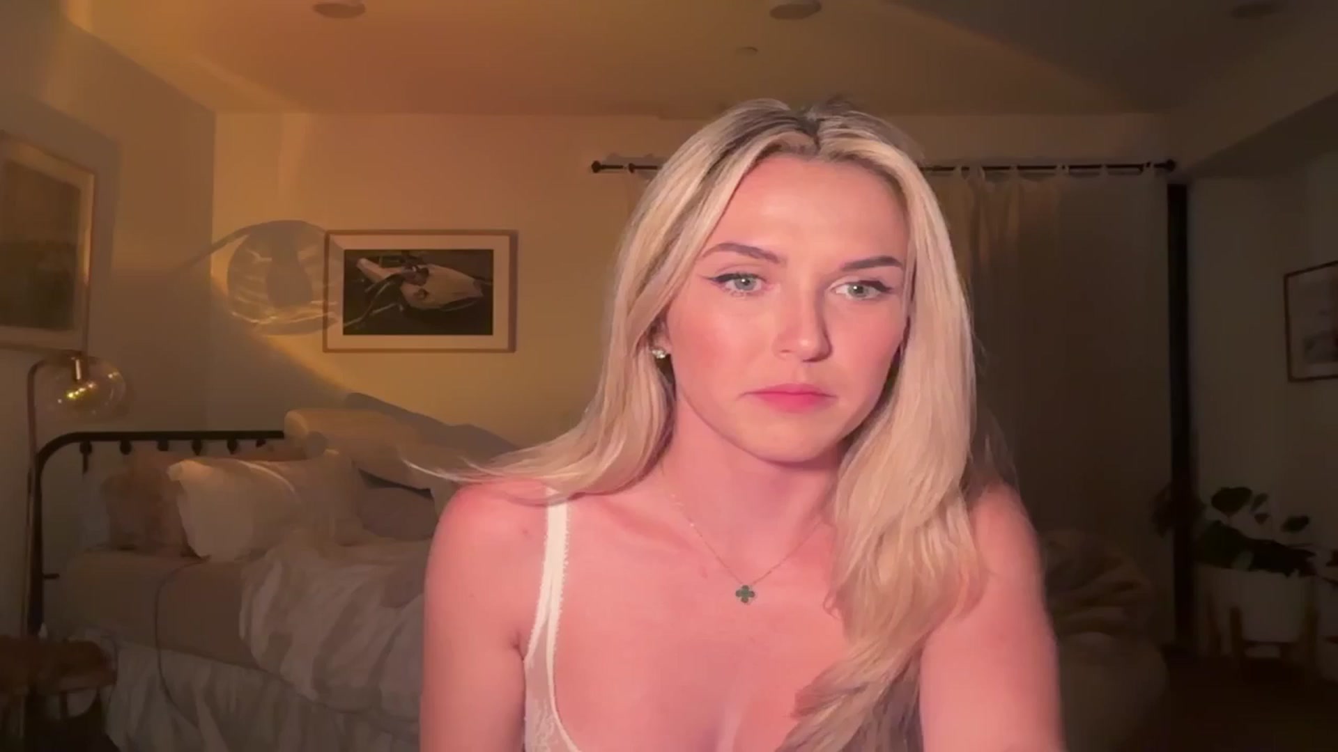Gallery image thumbnail from cutiepiekayla's myfreecams stream on, 08/07/2024, 03:49 image 3 of 20