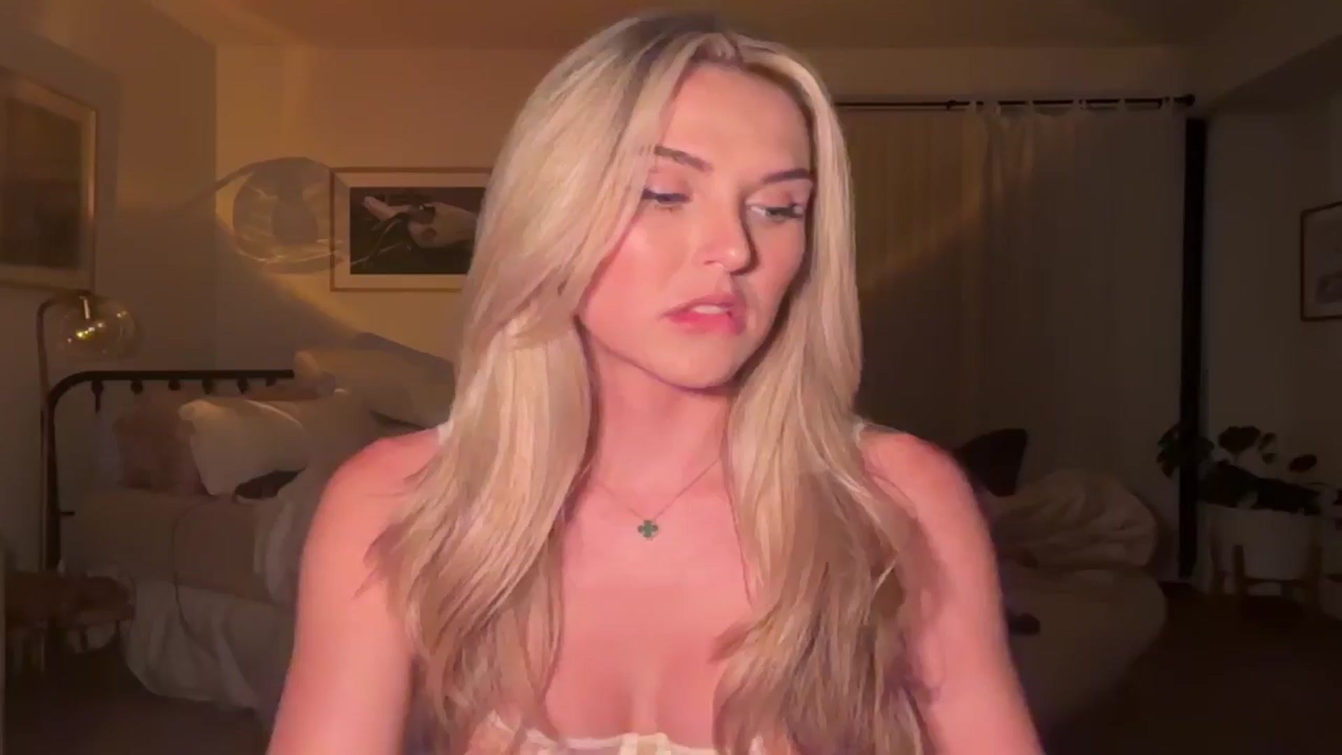 Gallery image thumbnail from cutiepiekayla's myfreecams stream on, 08/07/2024, 03:49 image 11 of 20
