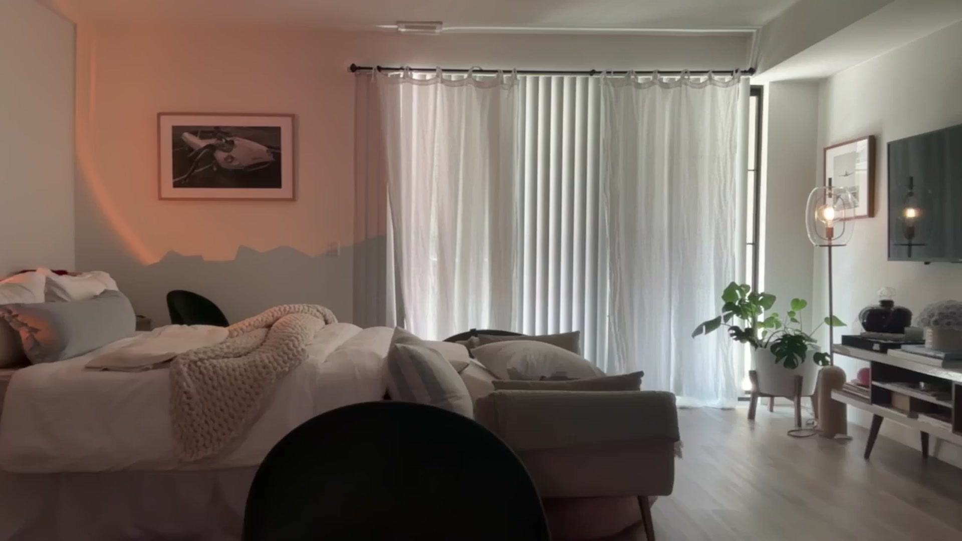 Gallery image thumbnail from cutiepiekayla's myfreecams stream on, 08/17/2024, 20:30 image 6 of 20