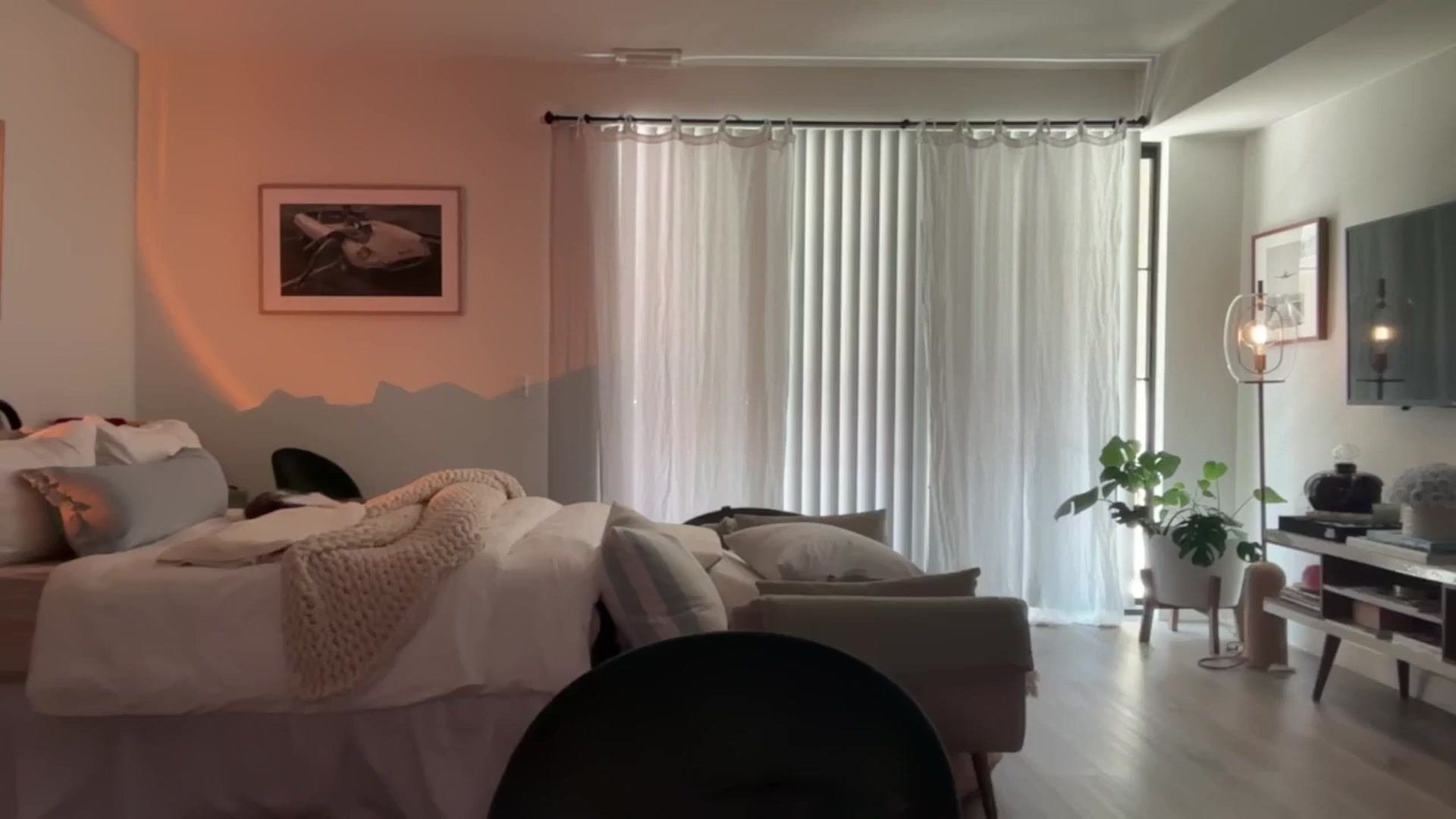 Gallery image thumbnail from cutiepiekayla's myfreecams stream on, 08/17/2024, 20:30 image 19 of 20