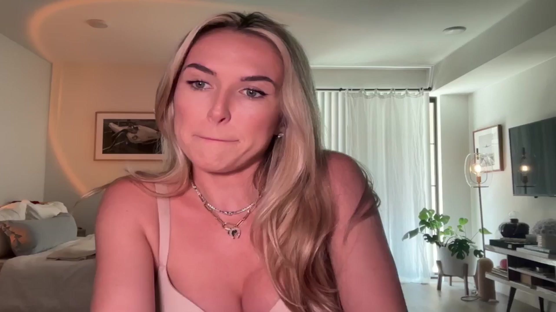 Gallery image thumbnail from cutiepiekayla's myfreecams stream on, 08/17/2024, 20:30 image 2 of 20