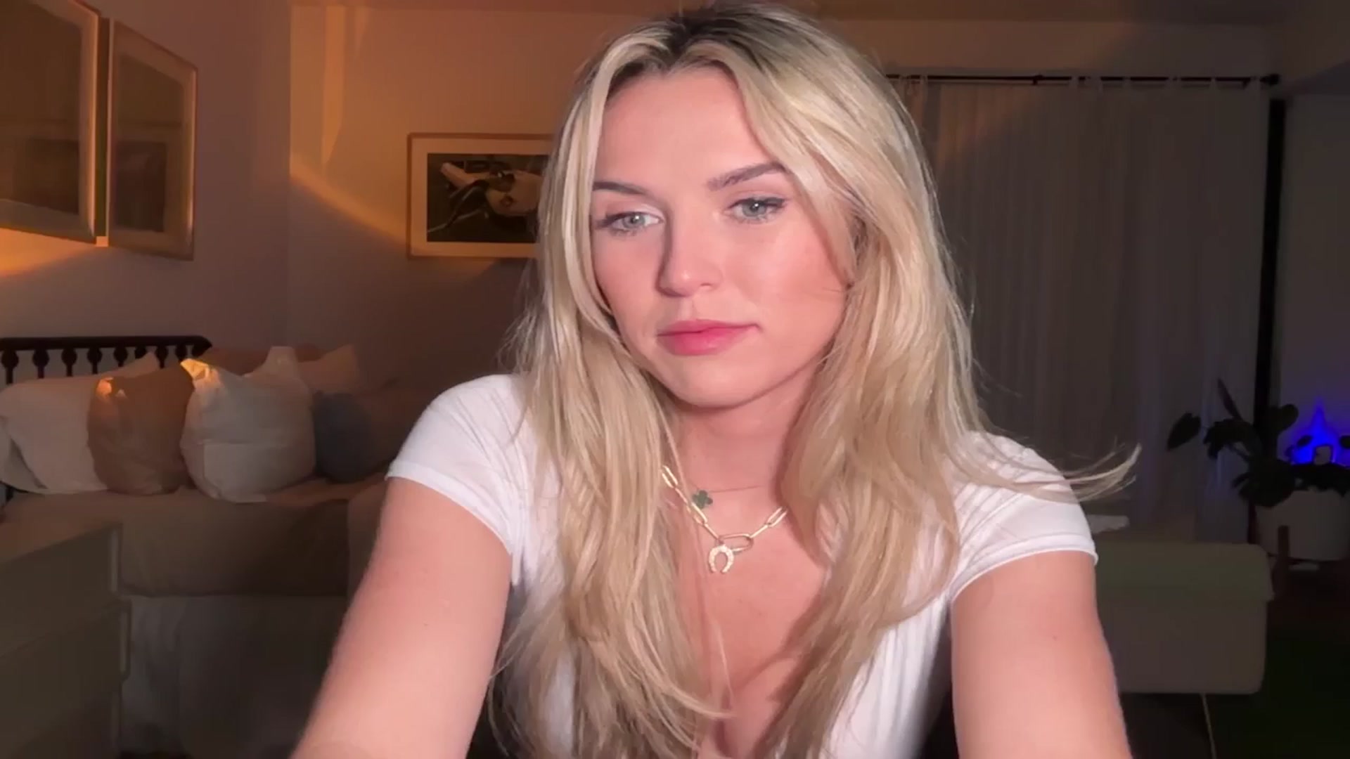 Gallery image thumbnail from cutiepiekayla's myfreecams stream on, 10/14/2024, 04:35 image 11 of 20