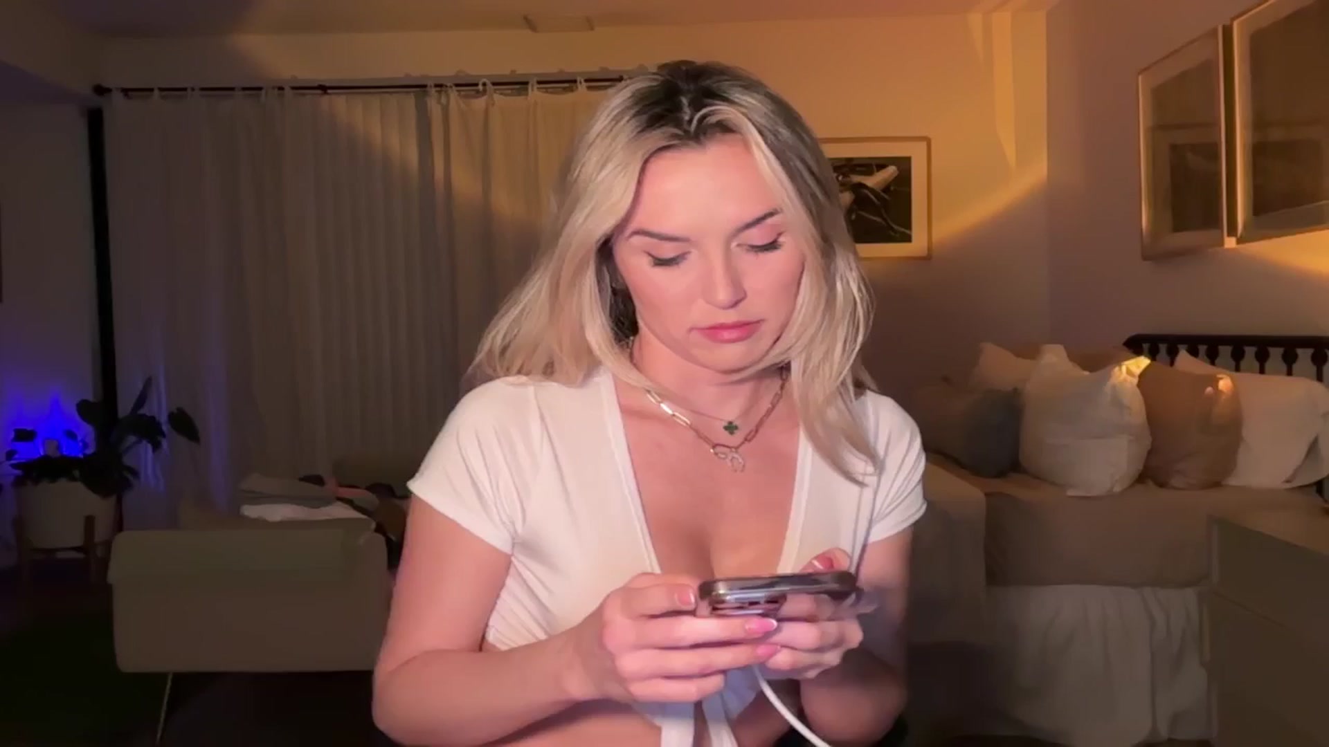 Gallery image thumbnail from cutiepiekayla's myfreecams stream on, 10/14/2024, 04:55 image 5 of 20