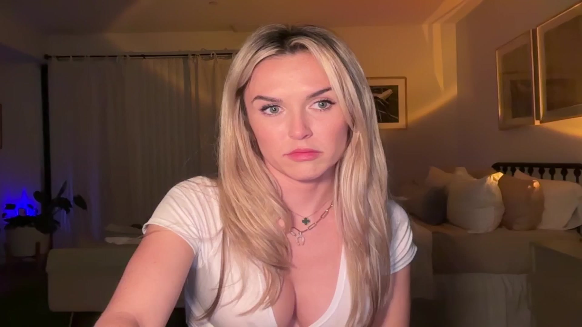 Gallery image thumbnail from cutiepiekayla's myfreecams stream on, 10/14/2024, 06:06 image 5 of 20