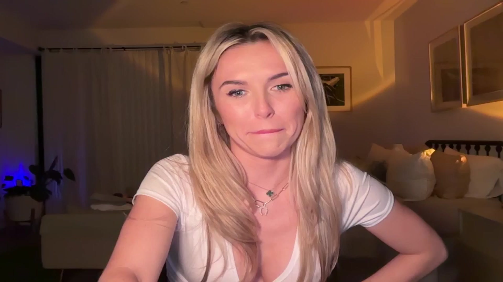 Gallery image thumbnail from cutiepiekayla's myfreecams stream on, 10/14/2024, 06:06 image 6 of 20