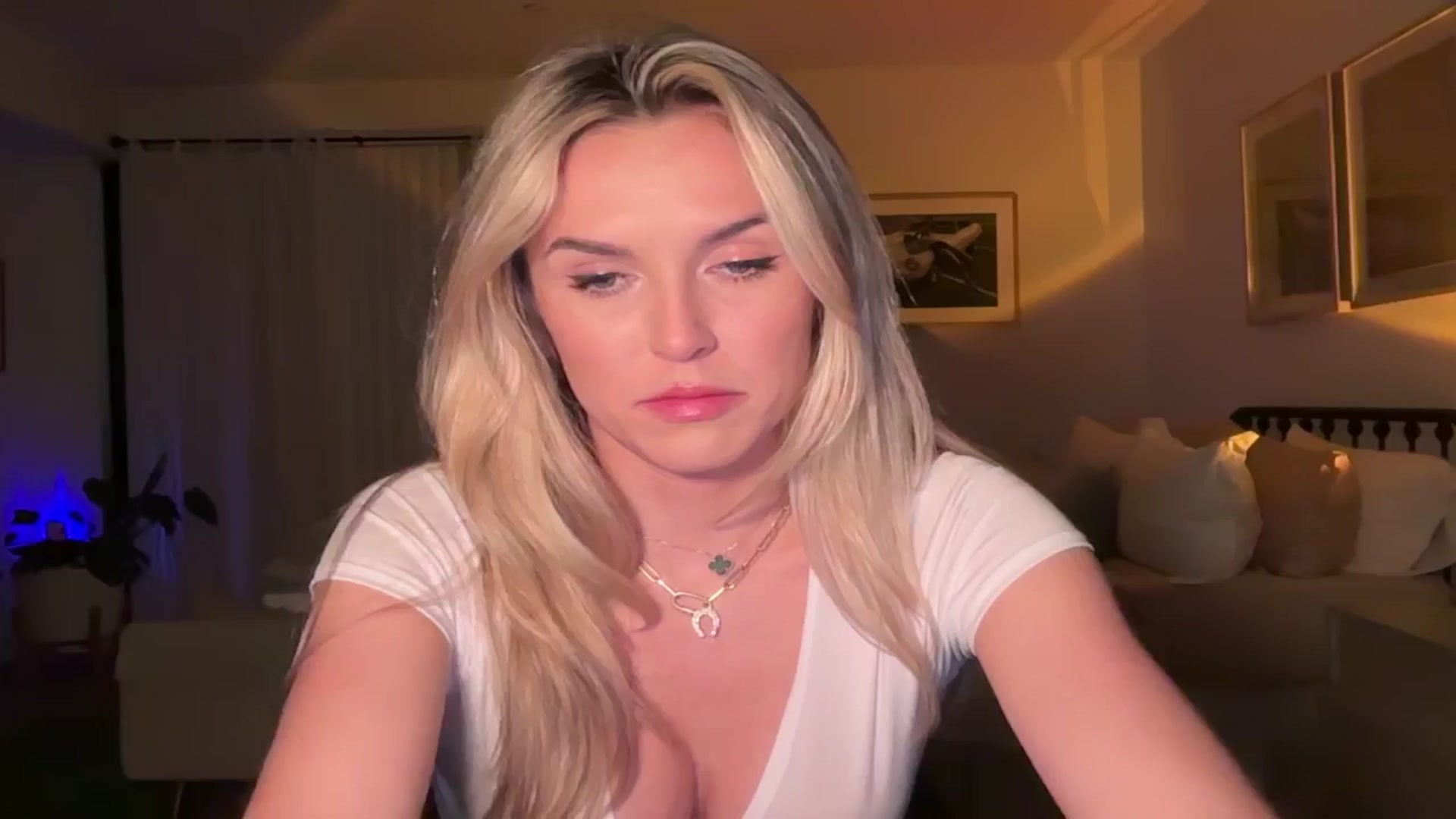 Gallery image thumbnail from cutiepiekayla's myfreecams stream on, 10/14/2024, 06:06 image 11 of 20