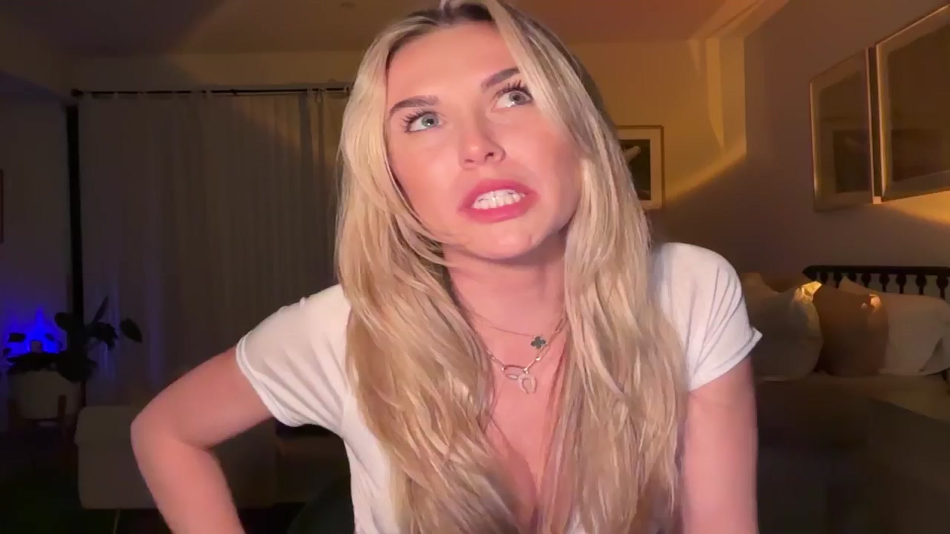 Gallery image thumbnail from cutiepiekayla's myfreecams stream on, 10/14/2024, 06:06 image 4 of 20