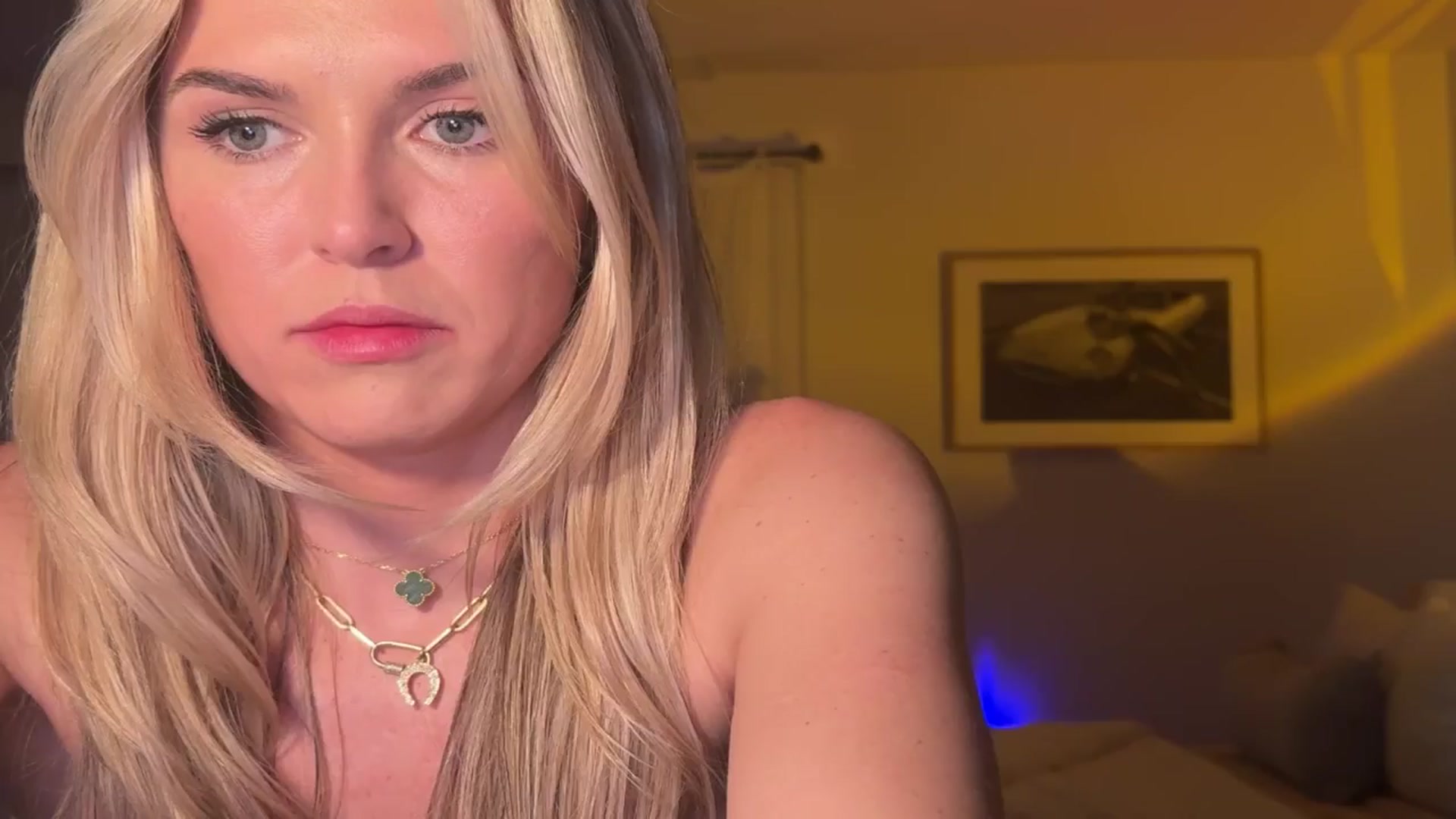 Gallery image thumbnail from cutiepiekayla's myfreecams stream on, 10/14/2024, 07:44 image 11 of 20