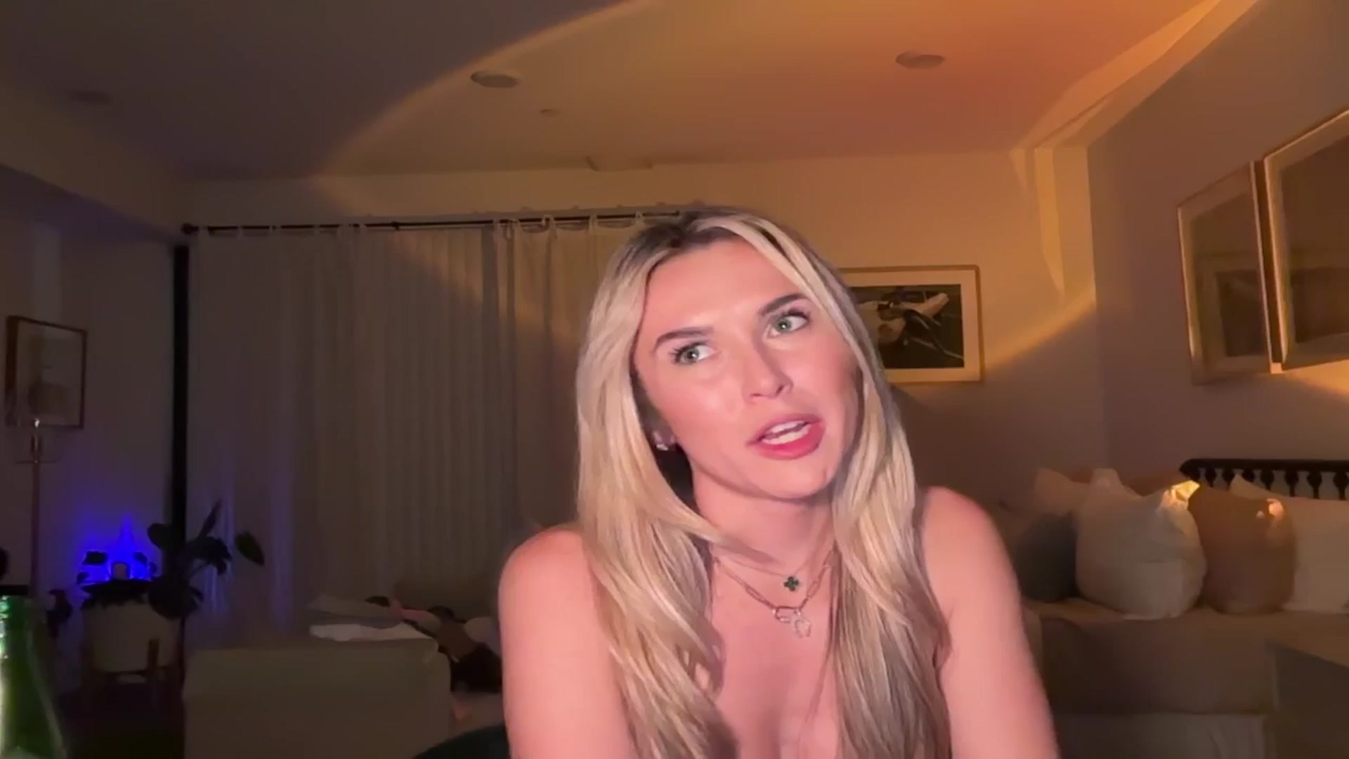 Gallery image thumbnail from cutiepiekayla's myfreecams stream on, 10/14/2024, 07:44 image 14 of 20
