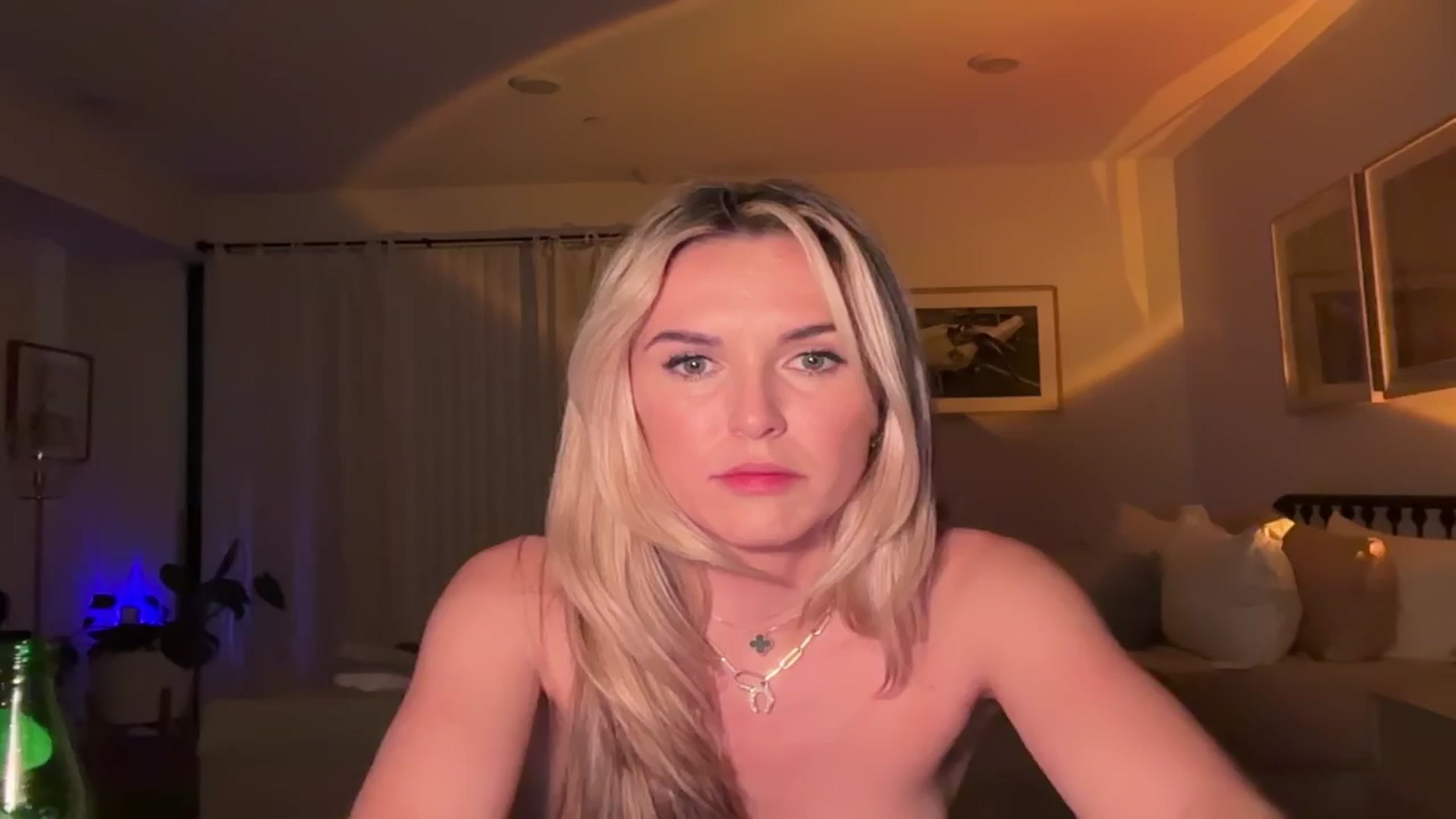 Gallery image thumbnail from cutiepiekayla's myfreecams stream on, 10/14/2024, 07:44 image 12 of 20