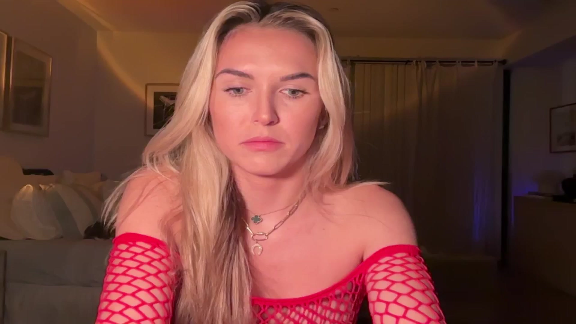 Gallery image thumbnail from cutiepiekayla's myfreecams stream on, 10/27/2024, 04:27 image 3 of 20