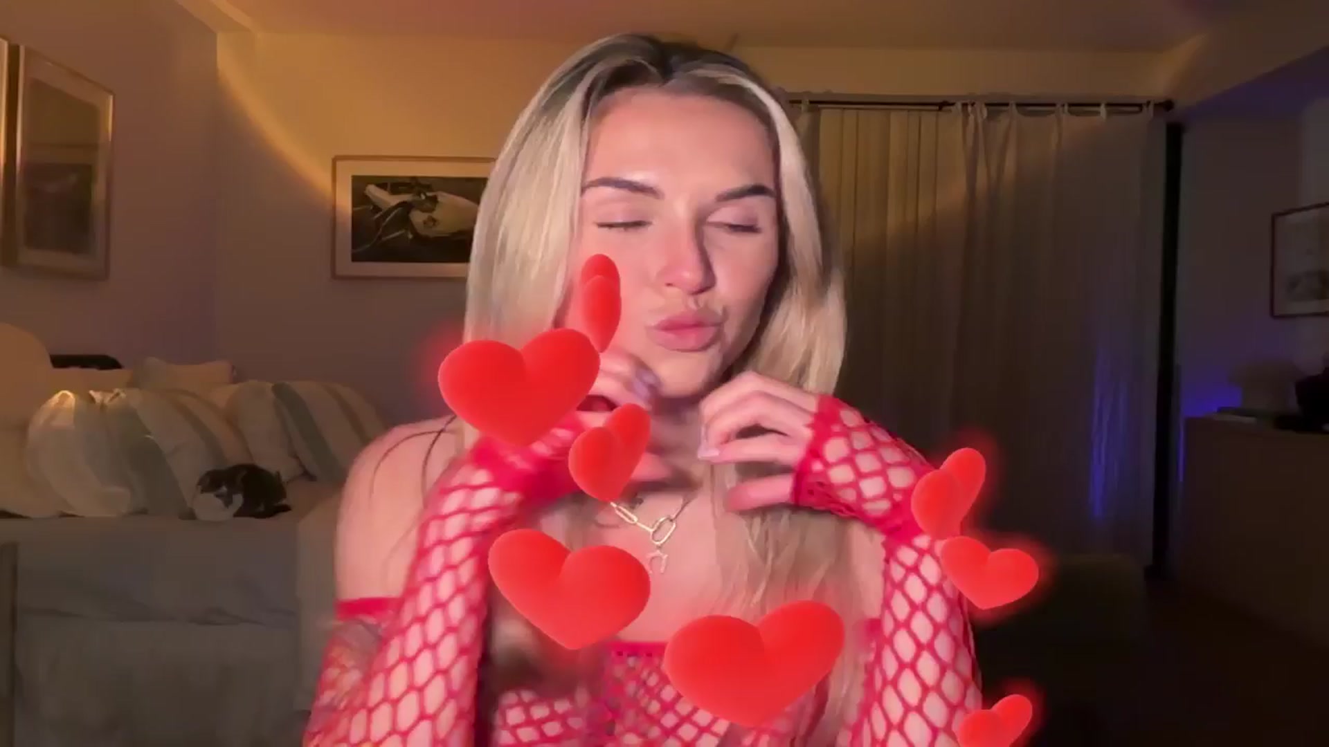 Gallery image thumbnail from cutiepiekayla's myfreecams stream on, 10/27/2024, 08:41 image 4 of 20