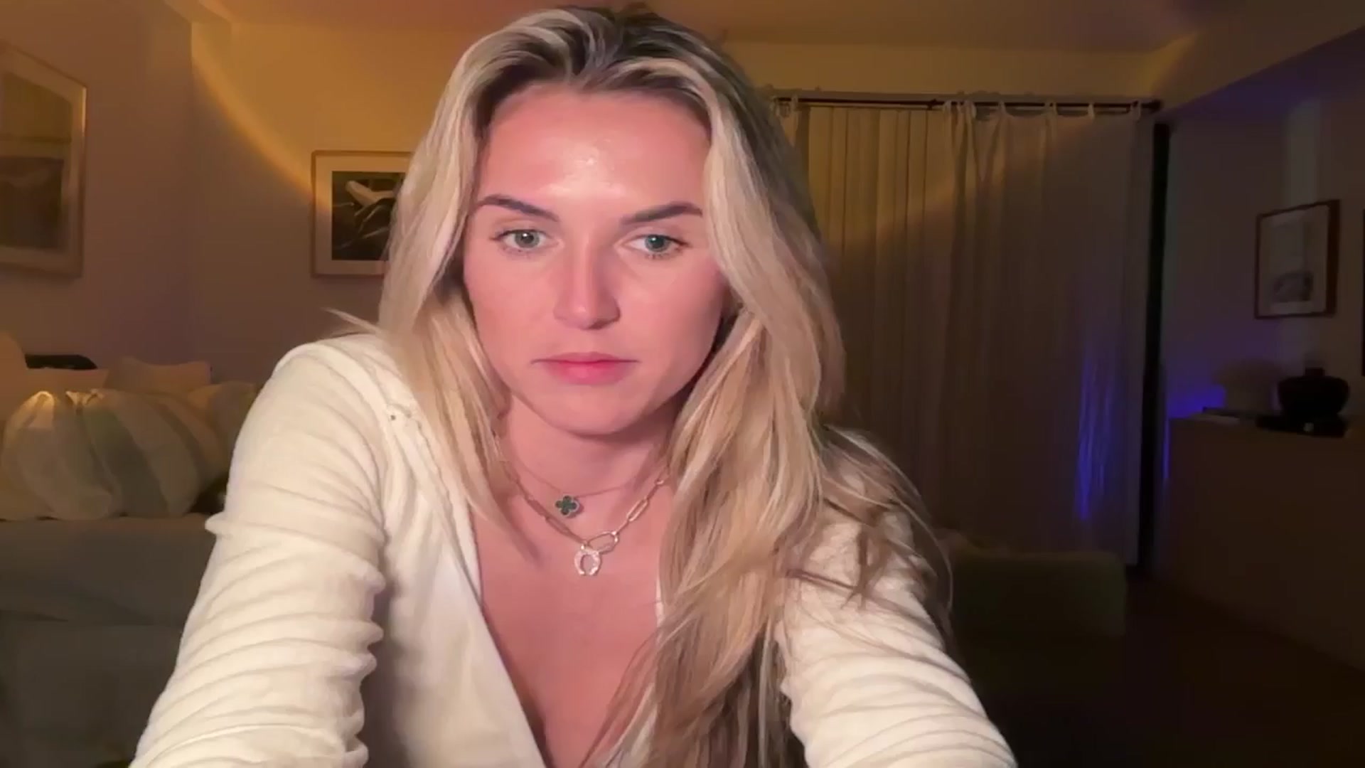 Gallery image thumbnail from cutiepiekayla's myfreecams stream on, 10/27/2024, 08:41 image 18 of 20