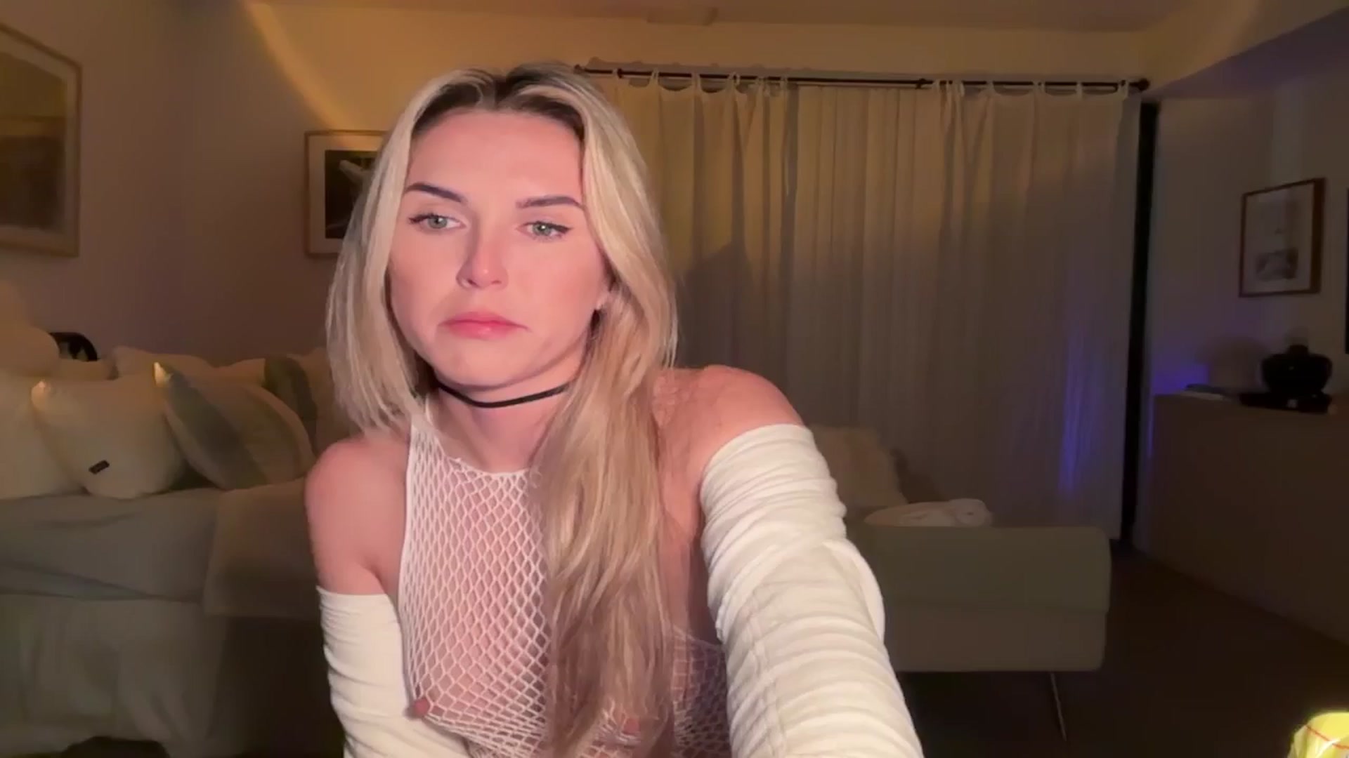 Gallery image thumbnail from cutiepiekayla's myfreecams stream on, 10/28/2024, 03:38 image 15 of 20