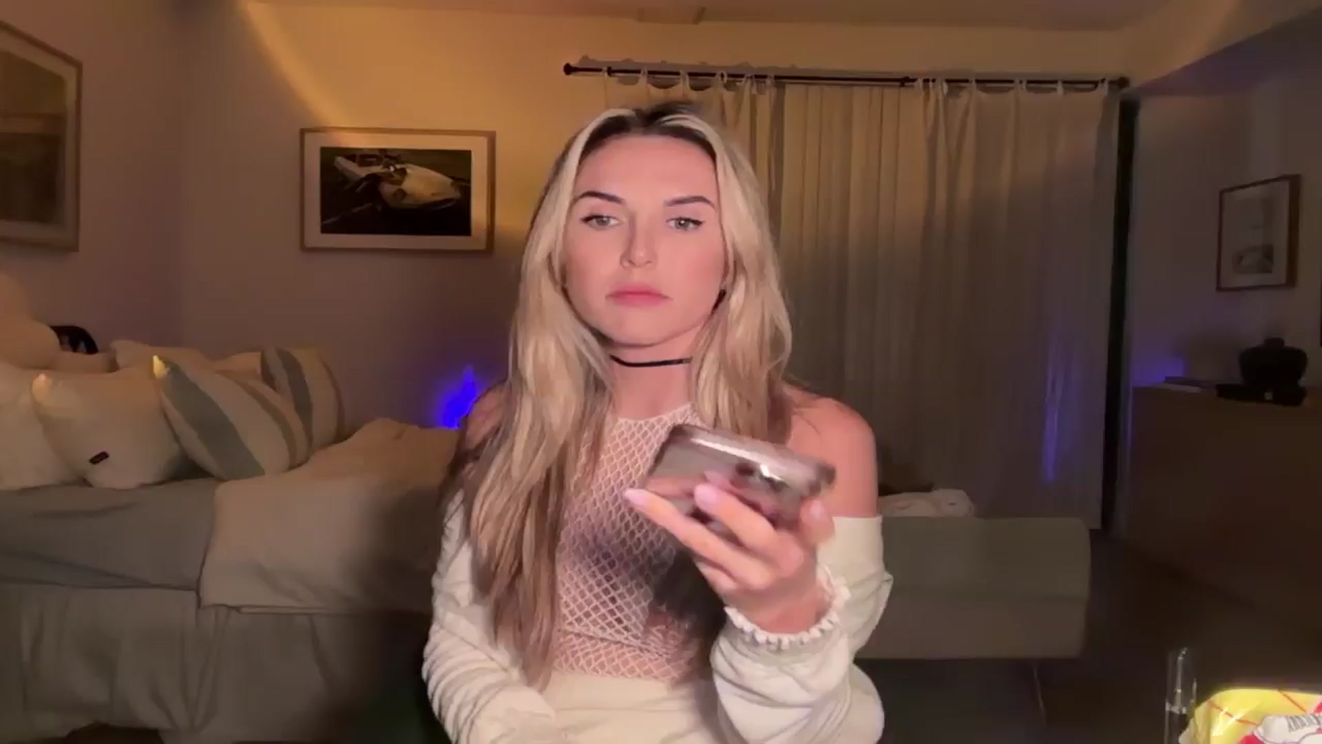 Gallery image thumbnail from cutiepiekayla's myfreecams stream on, 10/28/2024, 03:38 image 14 of 20