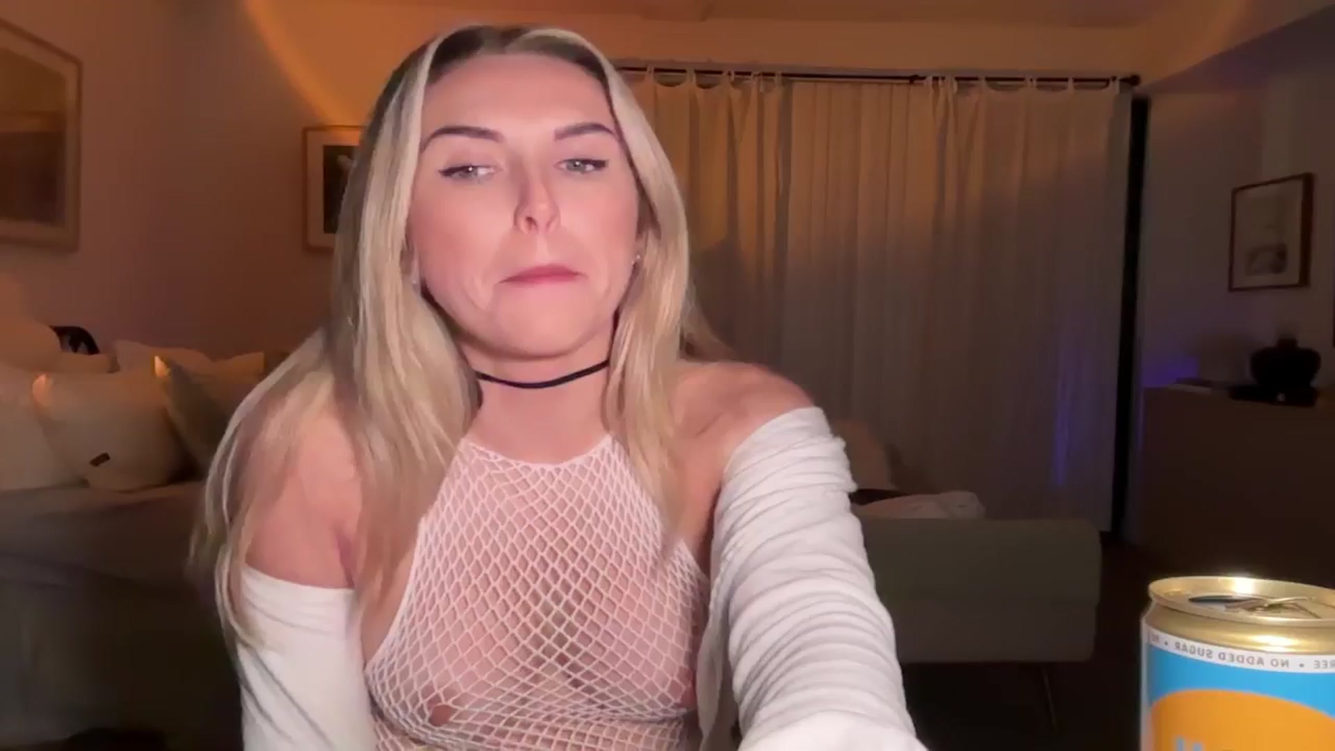 Gallery image thumbnail from cutiepiekayla's myfreecams stream on, 10/28/2024, 03:38 image 12 of 20