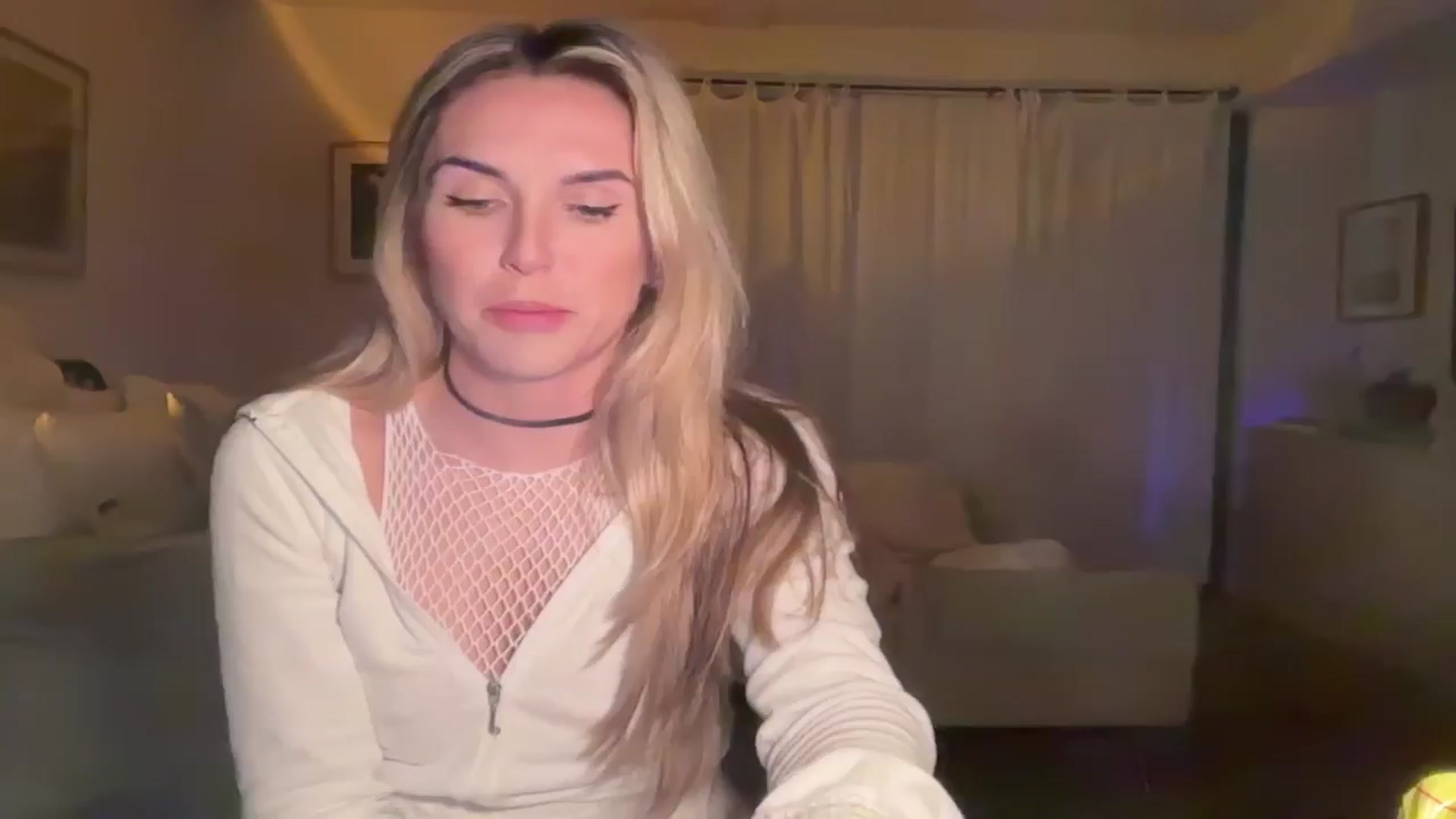 Gallery image thumbnail from cutiepiekayla's myfreecams stream on, 10/28/2024, 03:38 image 16 of 20