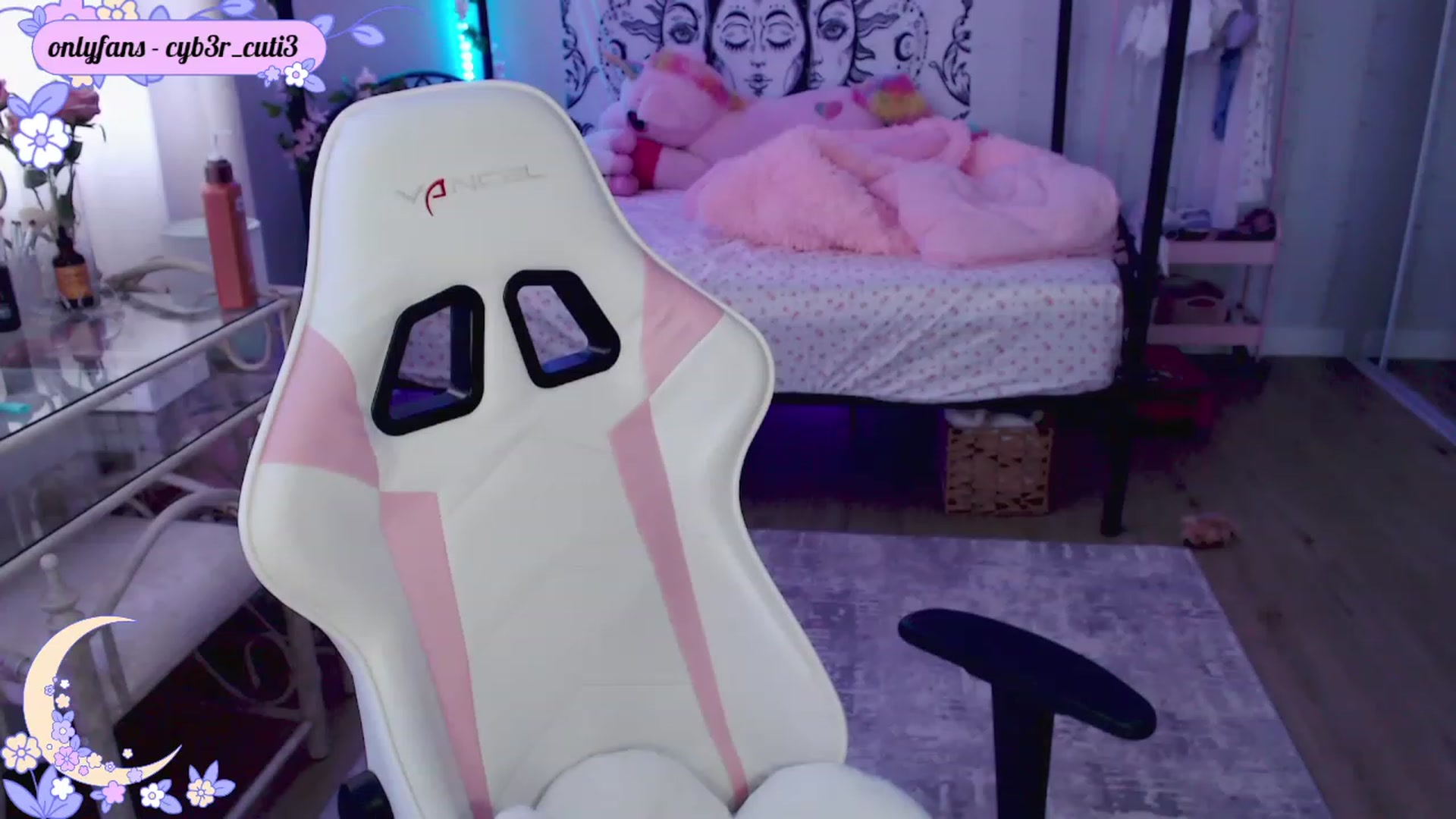 Gallery image thumbnail from cyb3r_cuti3's myfreecams stream on, 11/14/2022, 22:39 image 19 of 20