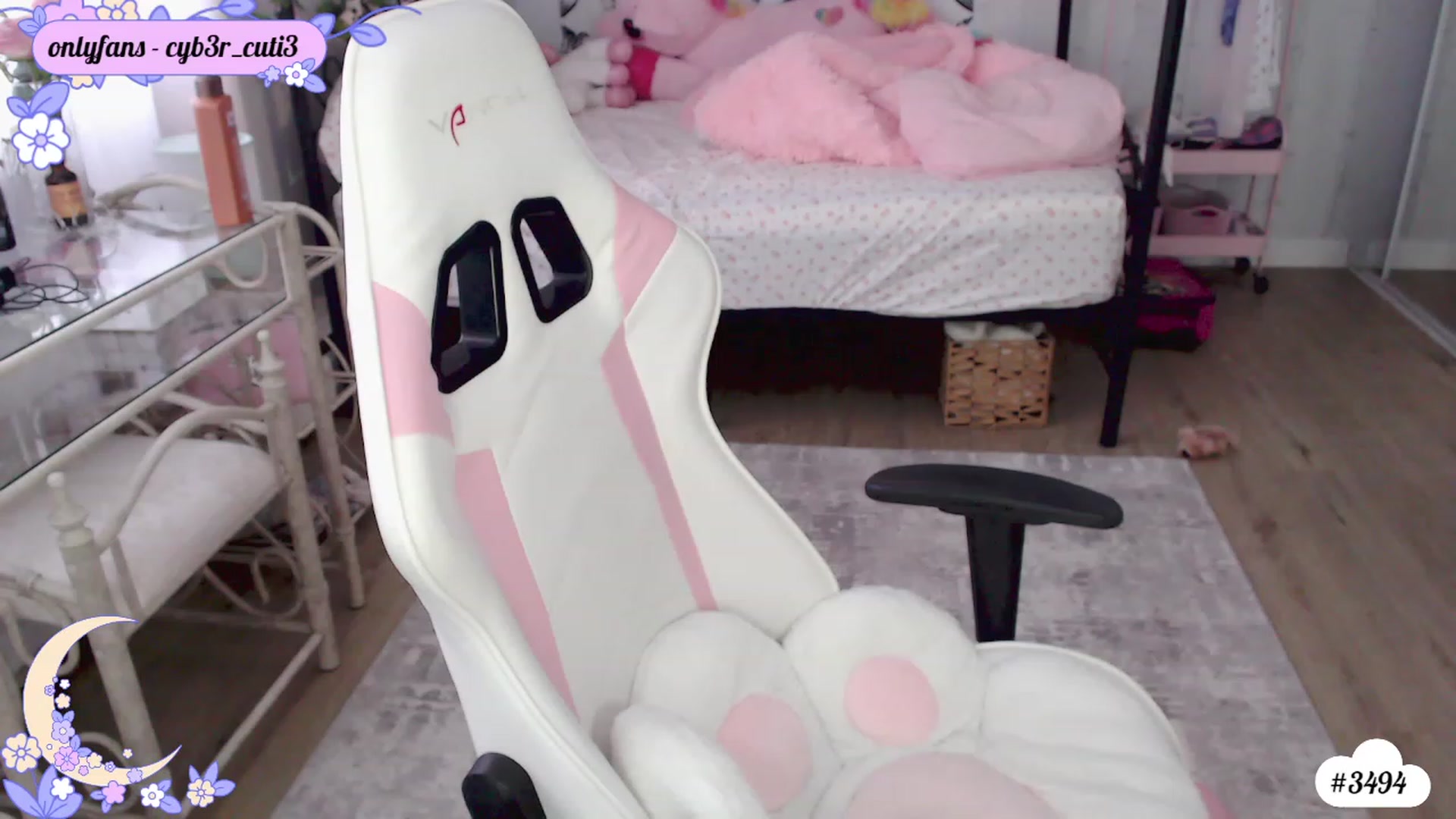 Gallery image thumbnail from cyb3r_cuti3's myfreecams stream on, 11/14/2022, 22:39 image 6 of 20
