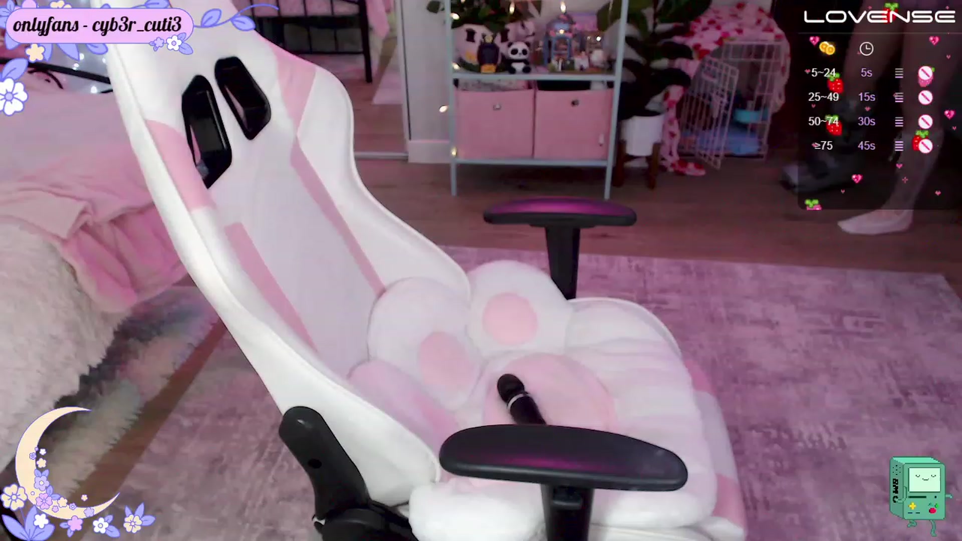 Gallery image thumbnail from cyb3r_cuti3's myfreecams stream on, 12/19/2022, 24:05 image 2 of 20