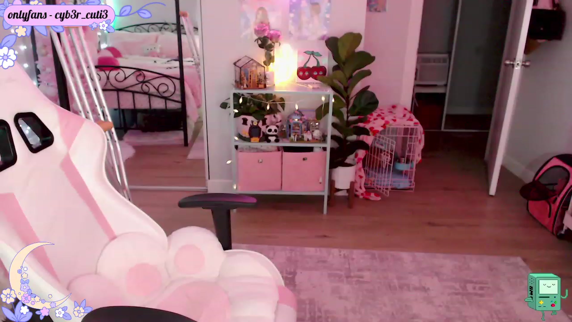 Gallery image thumbnail from cyb3r_cuti3's myfreecams stream on, 12/19/2022, 01:33 image 11 of 20