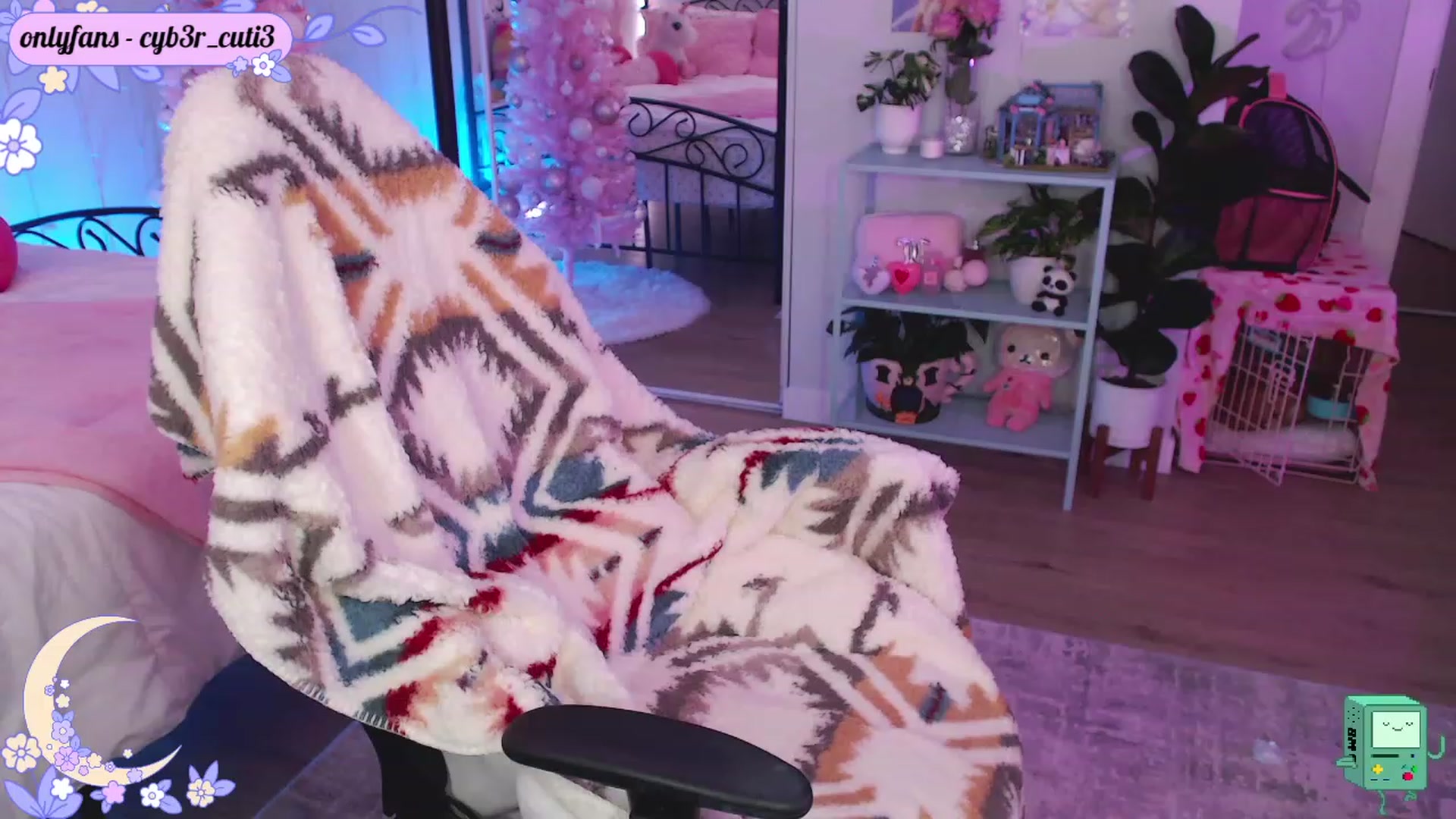 Gallery image thumbnail from cyb3r_cuti3's myfreecams stream on, 12/27/2022, 23:48 image 2 of 20