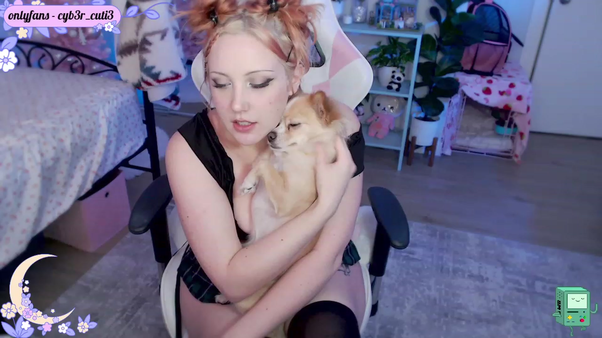 Gallery image thumbnail from cyb3r_cuti3's myfreecams stream on, 12/28/2022, 22:04 image 9 of 20