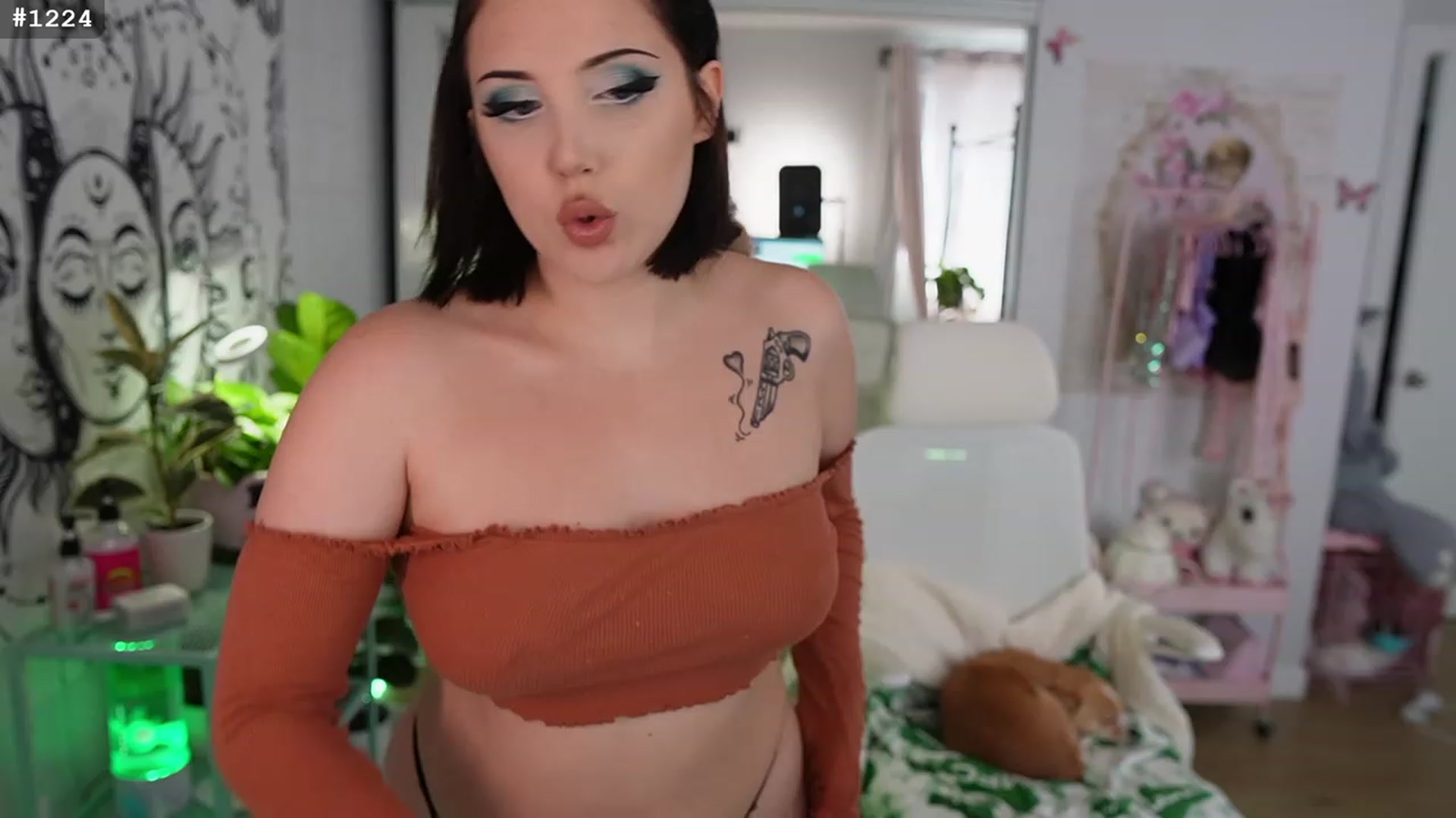 Gallery image thumbnail from cyb3r_cuti3's myfreecams stream on, 07/16/2023, 21:43 image 6 of 20