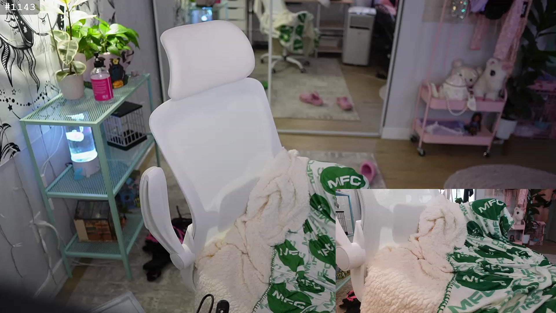 Gallery image thumbnail from cyb3r_cuti3's myfreecams stream on, 07/20/2023, 24:46 image 15 of 20