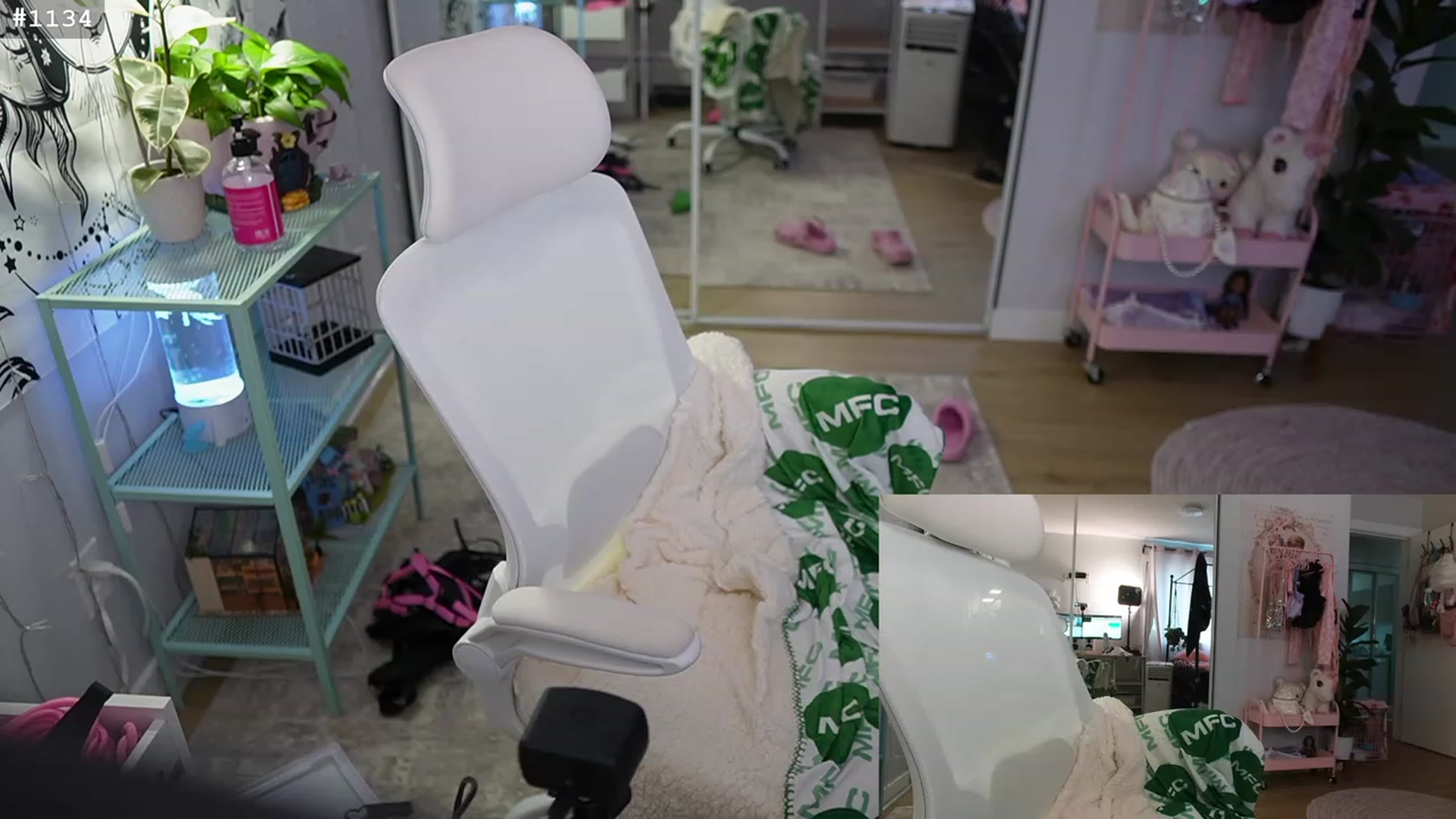 Gallery image thumbnail from cyb3r_cuti3's myfreecams stream on, 07/20/2023, 01:23 image 10 of 20
