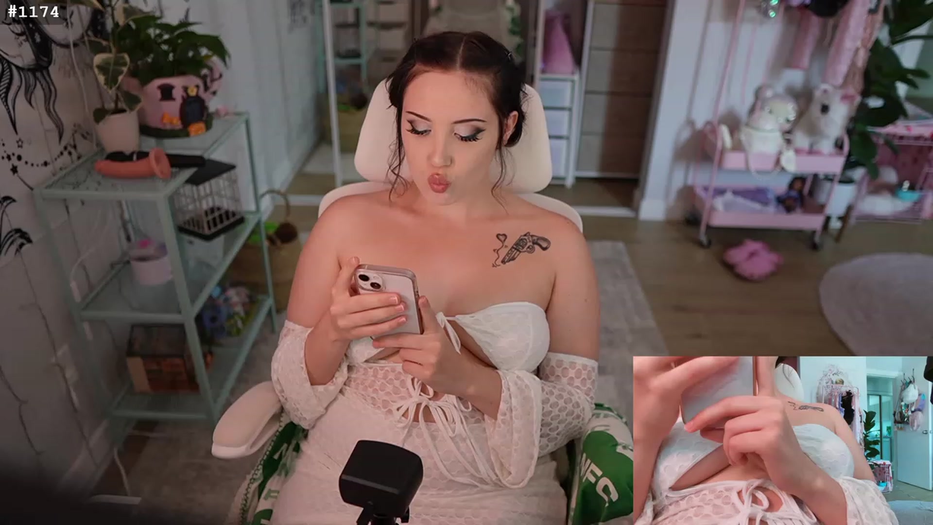 Gallery image thumbnail from cyb3r_cuti3's myfreecams stream on, 07/23/2023, 24:01 image 11 of 20