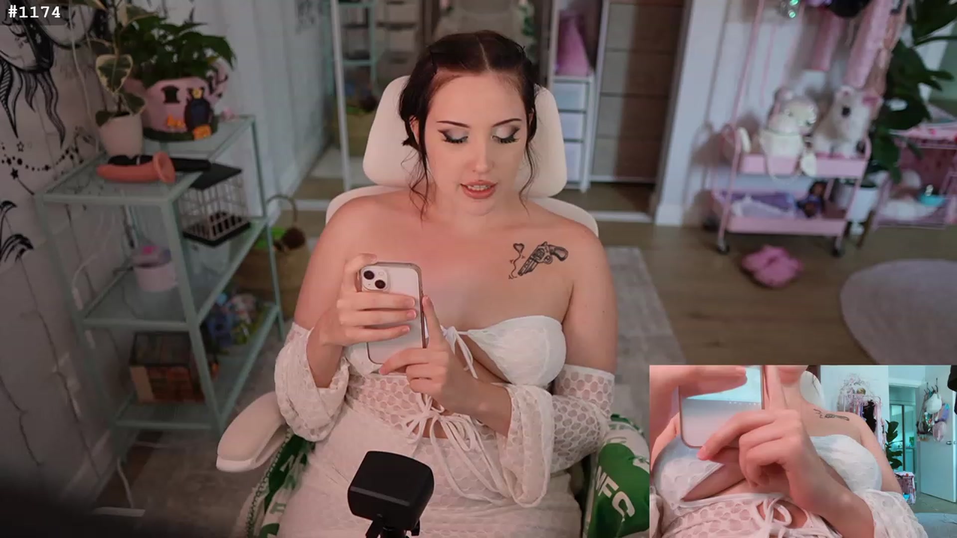 Gallery image thumbnail from cyb3r_cuti3's myfreecams stream on, 07/23/2023, 24:01 image 10 of 20