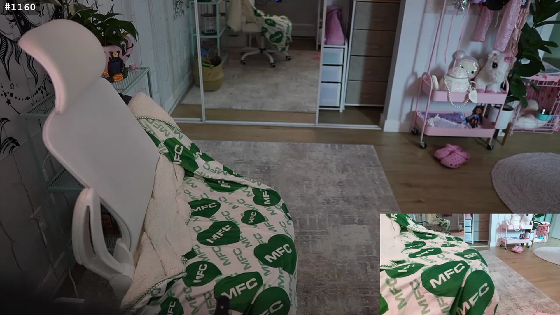 Gallery image thumbnail from cyb3r_cuti3's myfreecams stream on, 07/23/2023, 24:01 image 17 of 20