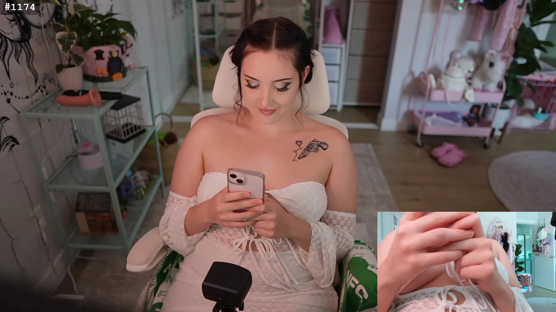 Gallery image thumbnail from cyb3r_cuti3's myfreecams stream on, 07/23/2023, 24:01 image 12 of 20