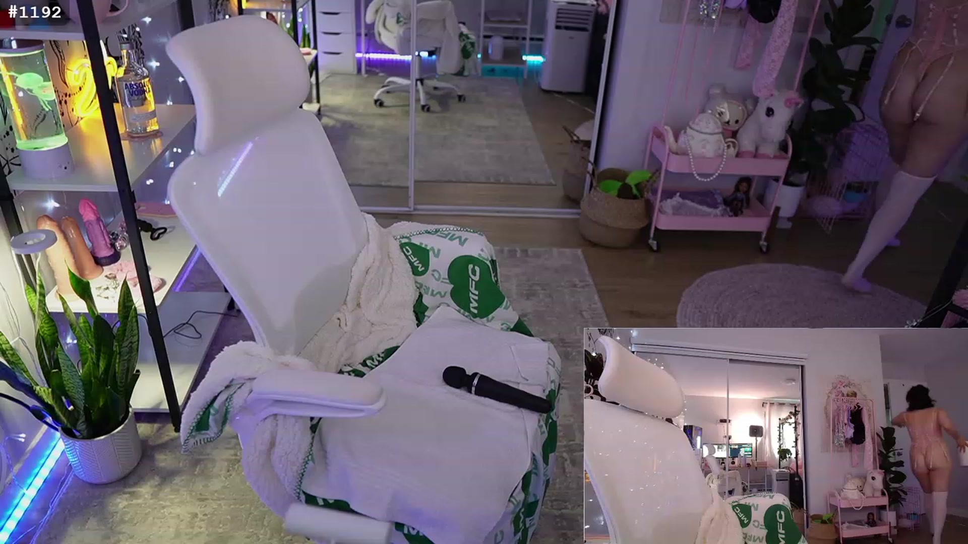 Gallery image thumbnail from cyb3r_cuti3's myfreecams stream on, 07/25/2023, 24:39 image 12 of 20