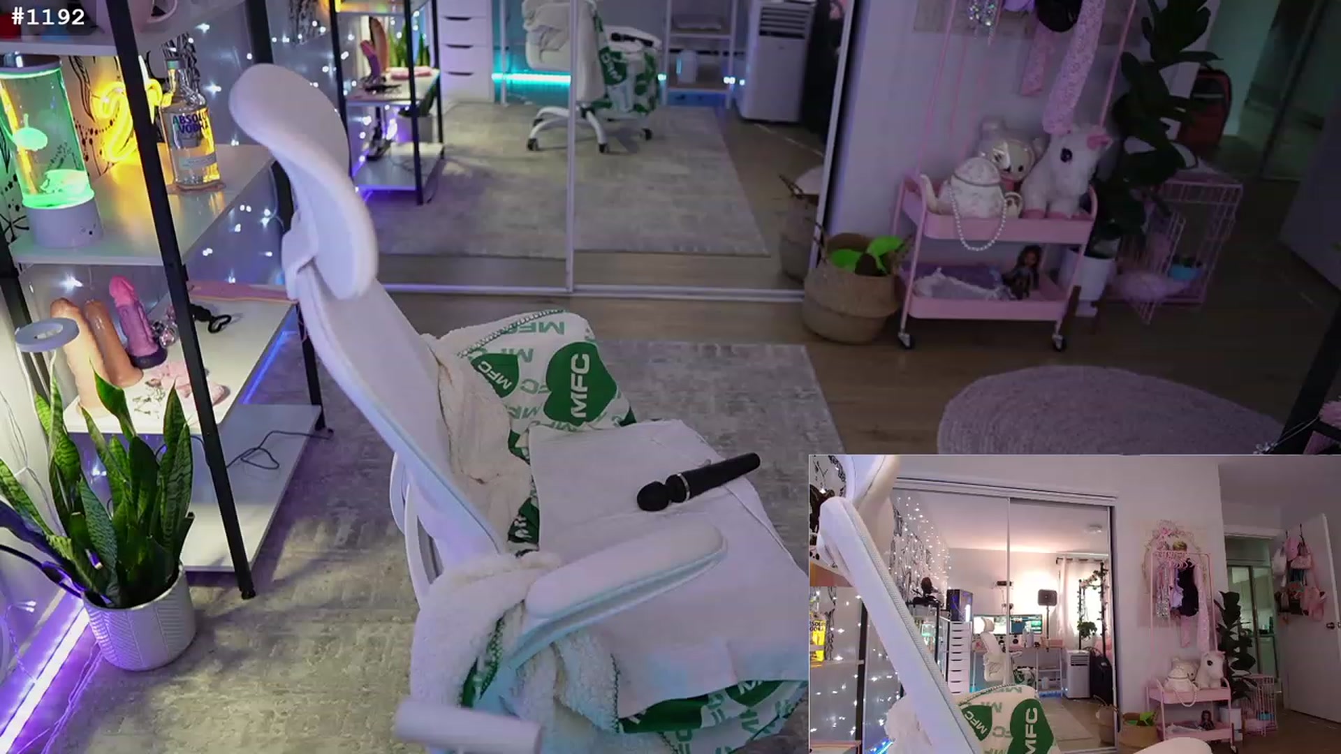 Gallery image thumbnail from cyb3r_cuti3's myfreecams stream on, 07/25/2023, 24:39 image 11 of 20