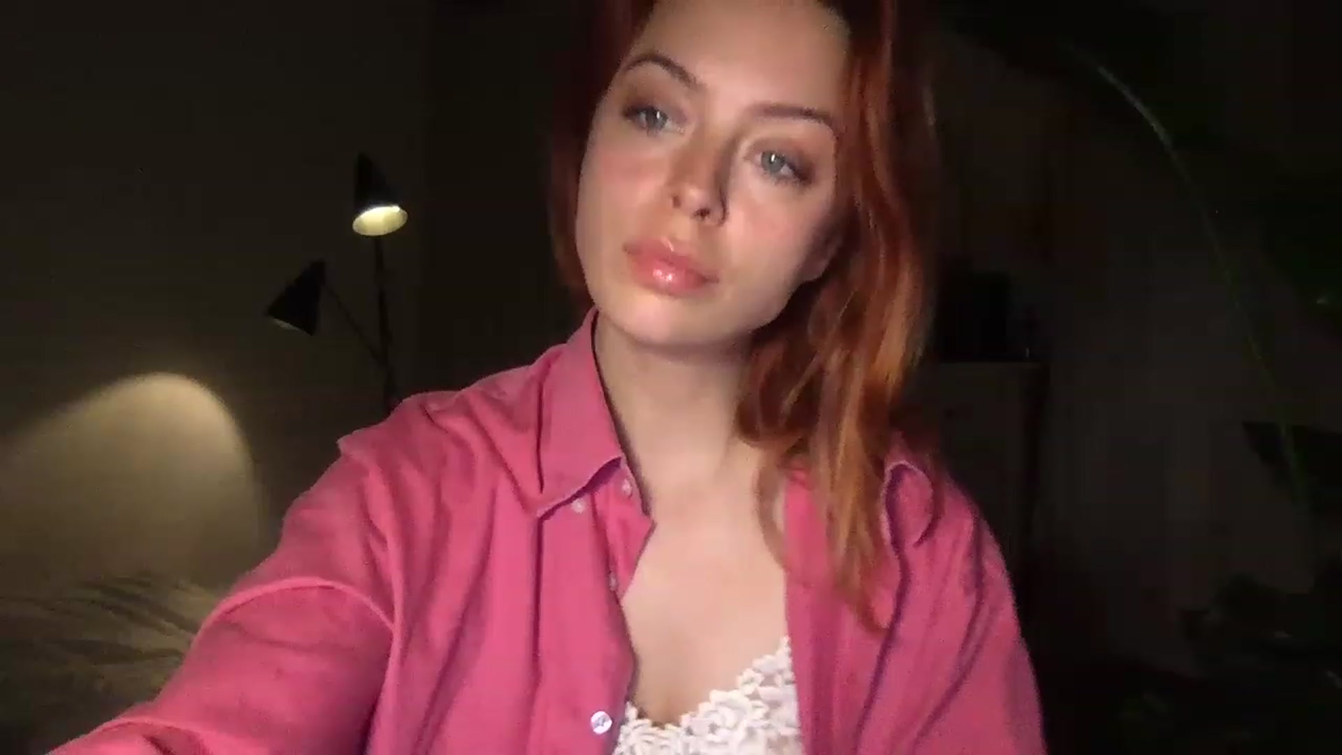 Gallery image thumbnail from cybergem's myfreecams stream on, 02/18/2023, 19:17 image 4 of 20
