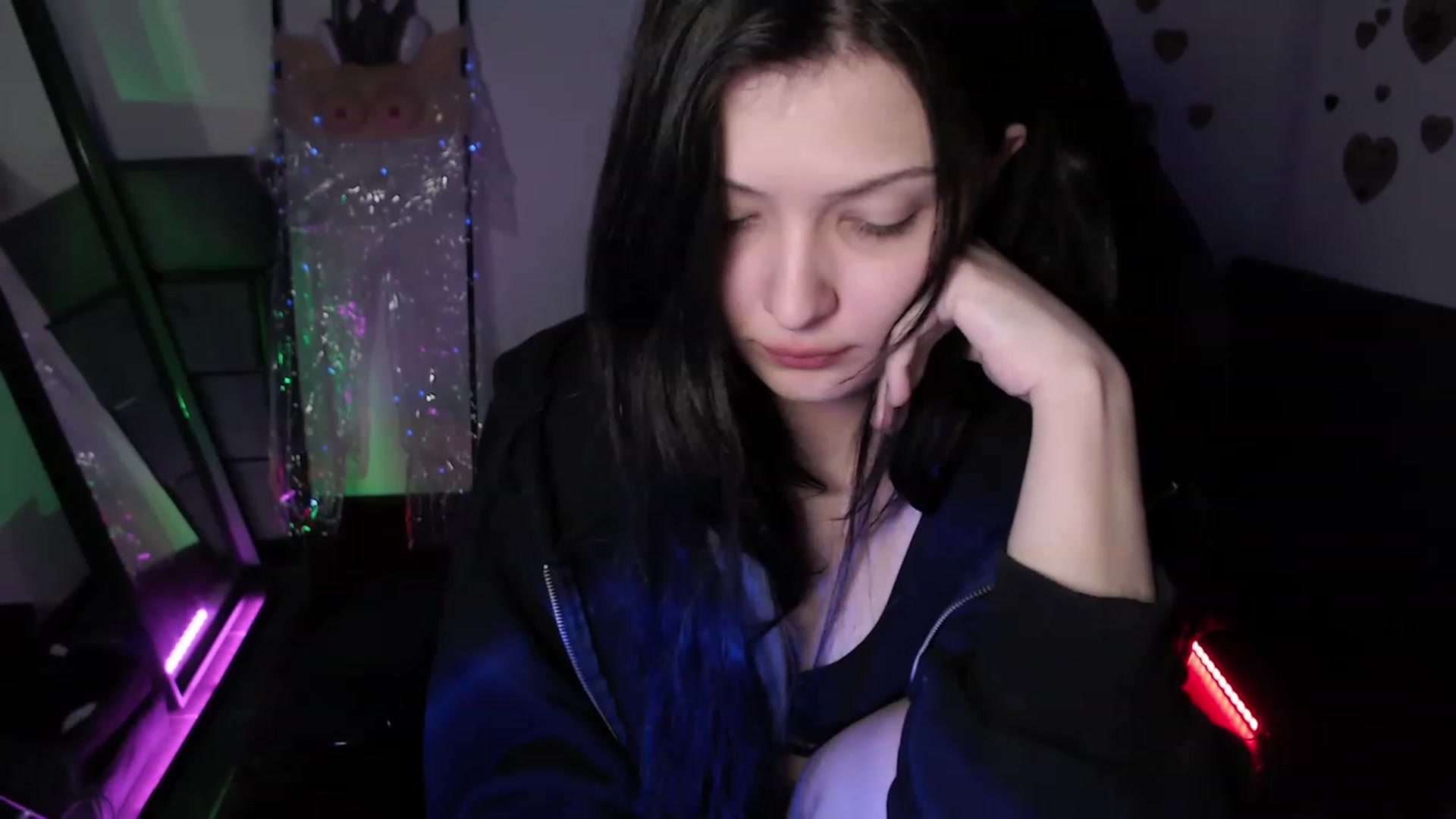 Gallery image thumbnail from dRoomToAvoi's myfreecams stream on, 07/26/2023, 04:25 image 14 of 20