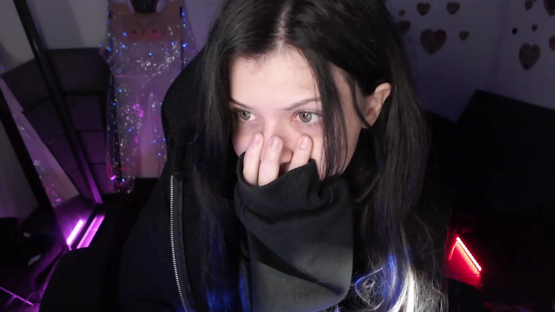 Gallery image thumbnail from dRoomToAvoi's myfreecams stream on, 07/26/2023, 04:25 image 5 of 20