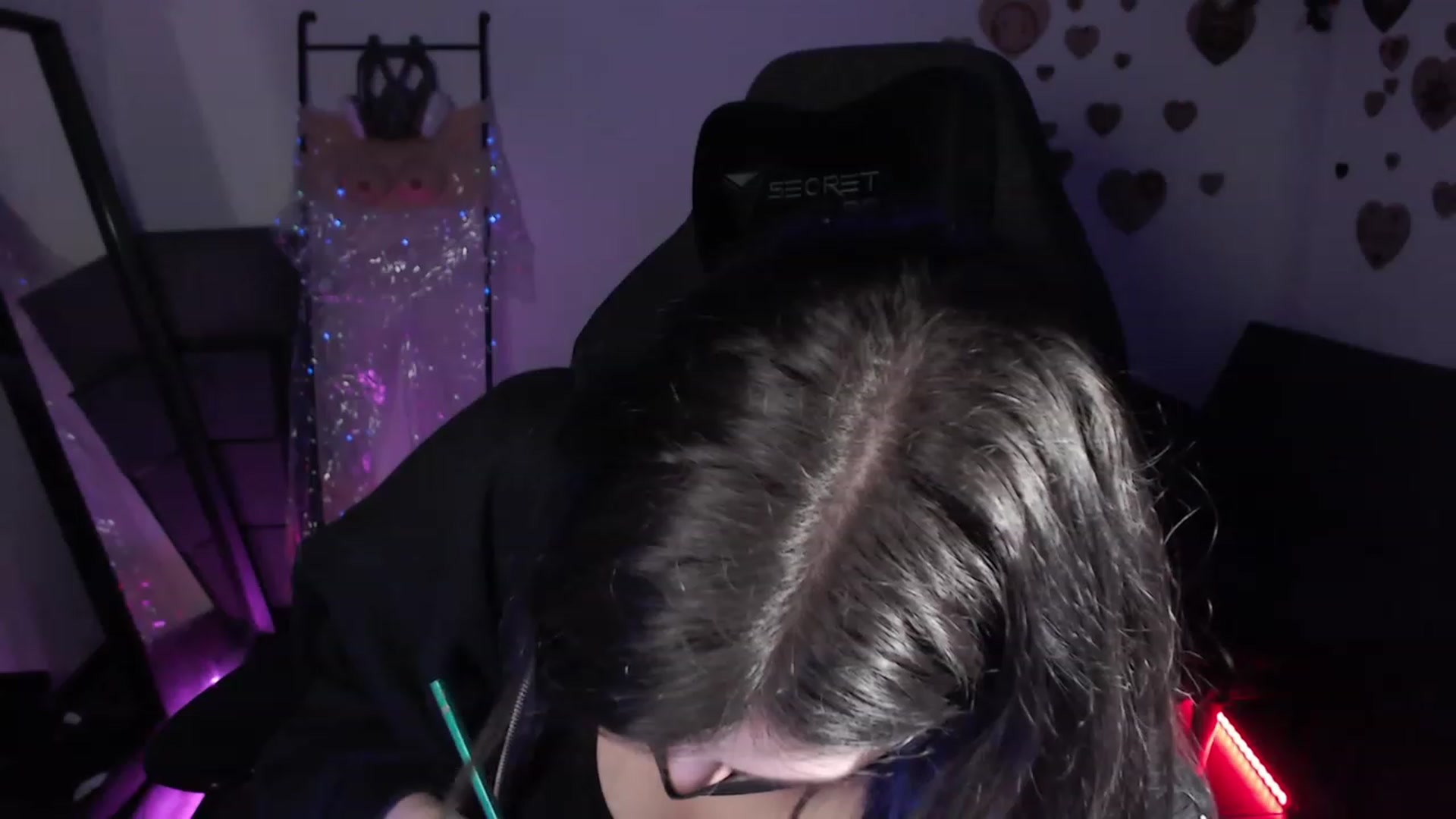 Gallery image thumbnail from dRoomToAvoi's myfreecams stream on, 07/26/2023, 04:25 image 9 of 20