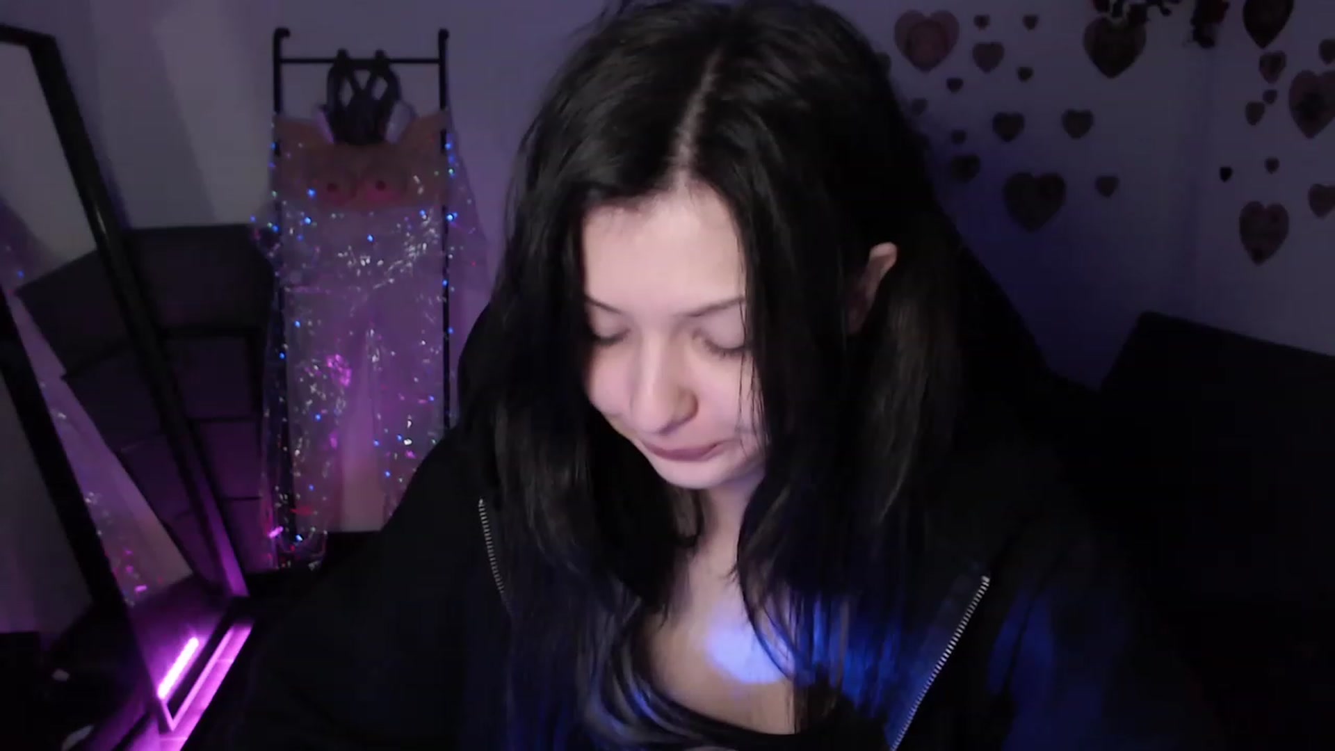 Gallery image thumbnail from dRoomToAvoi's myfreecams stream on, 07/26/2023, 04:25 image 3 of 20