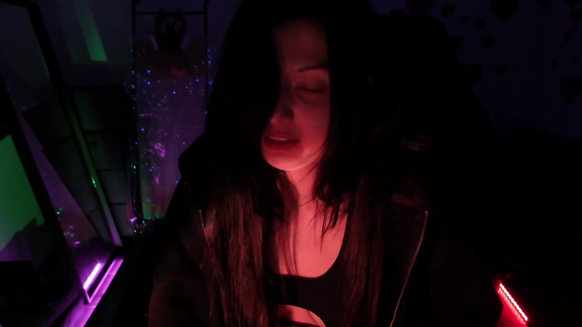 Gallery image thumbnail from dRoomToAvoi's myfreecams stream on, 07/26/2023, 04:25 image 18 of 20
